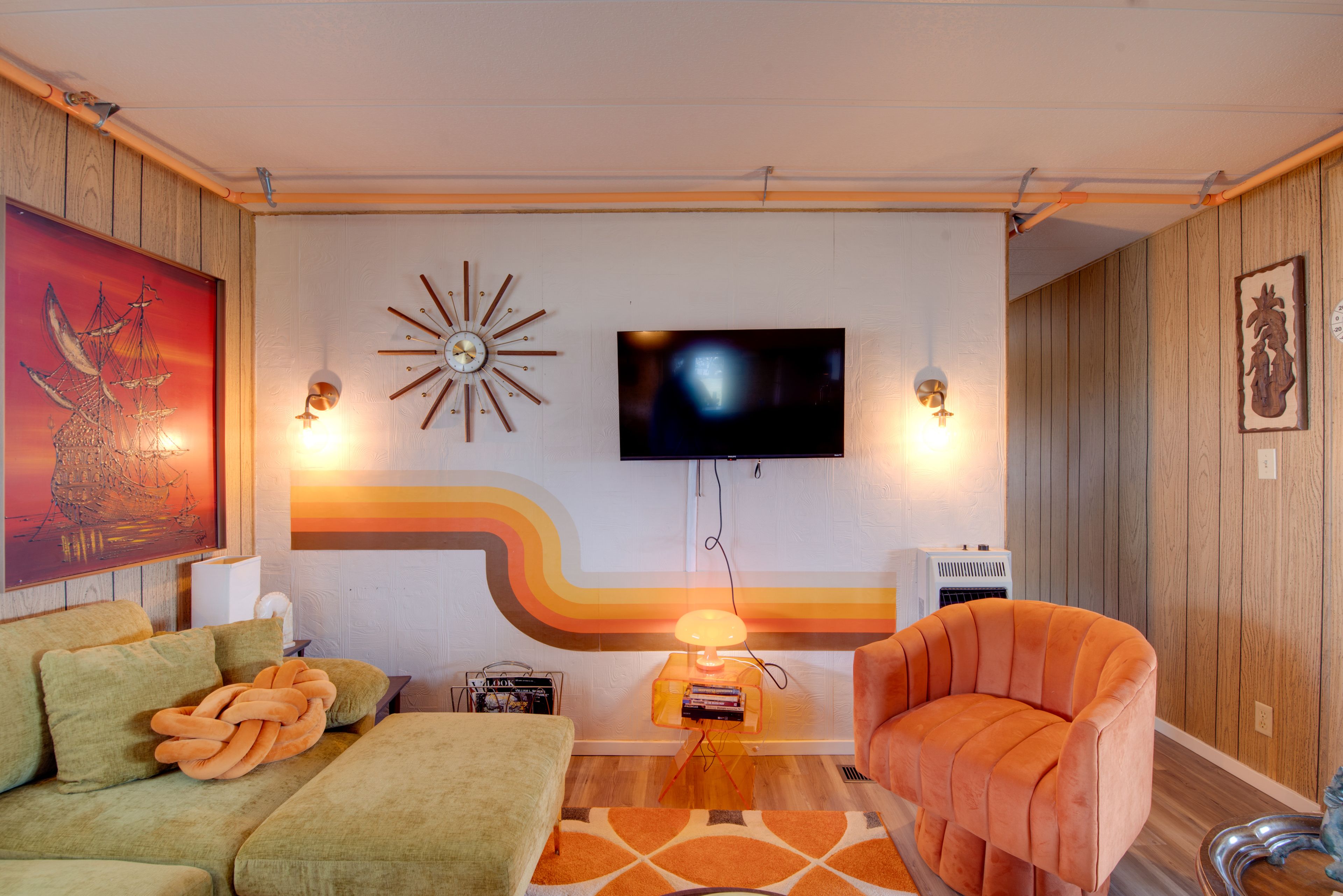 Living Room | Smart TV | Free WiFi