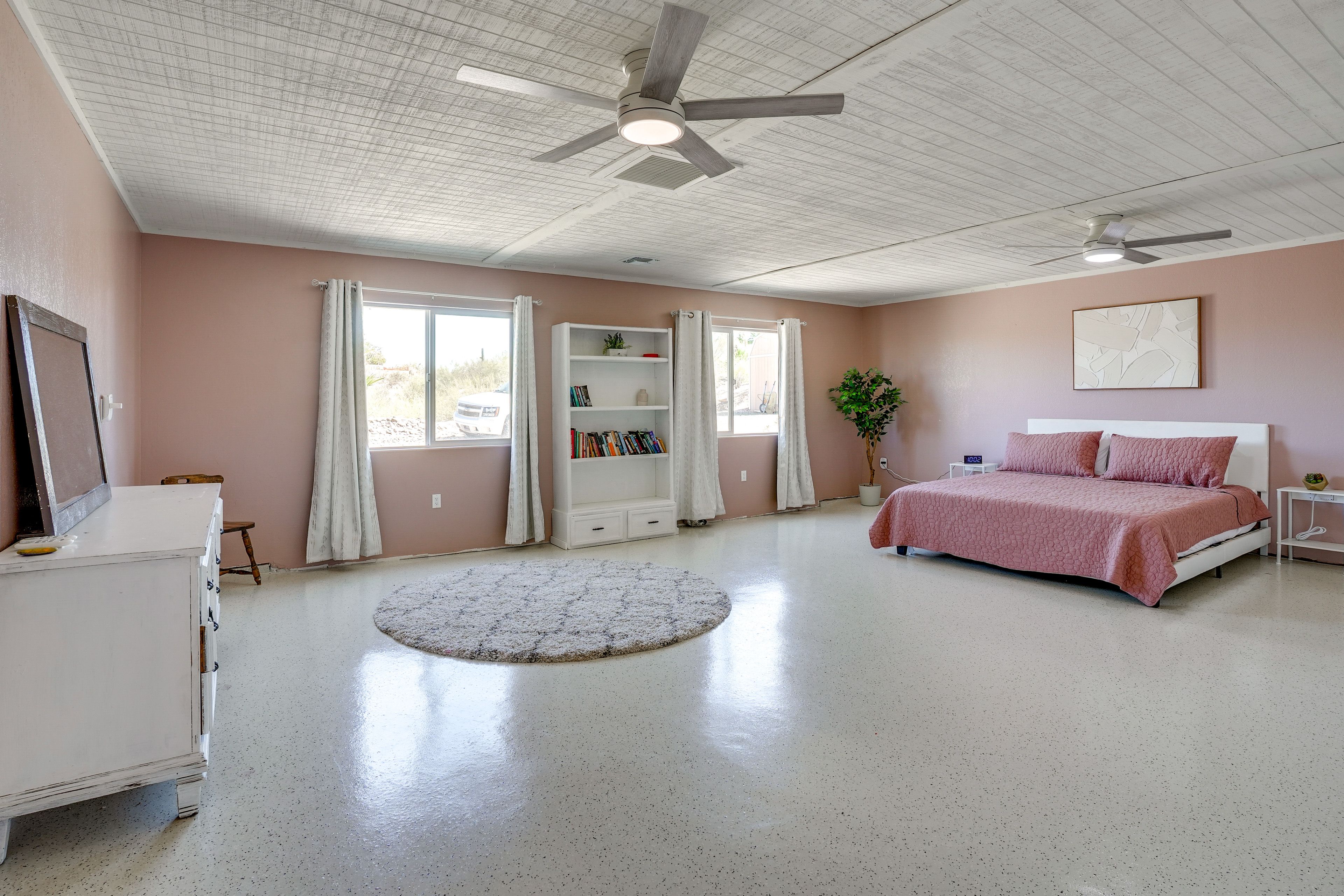 Bedroom 2 | King Bed | Books | Washer & Dryer