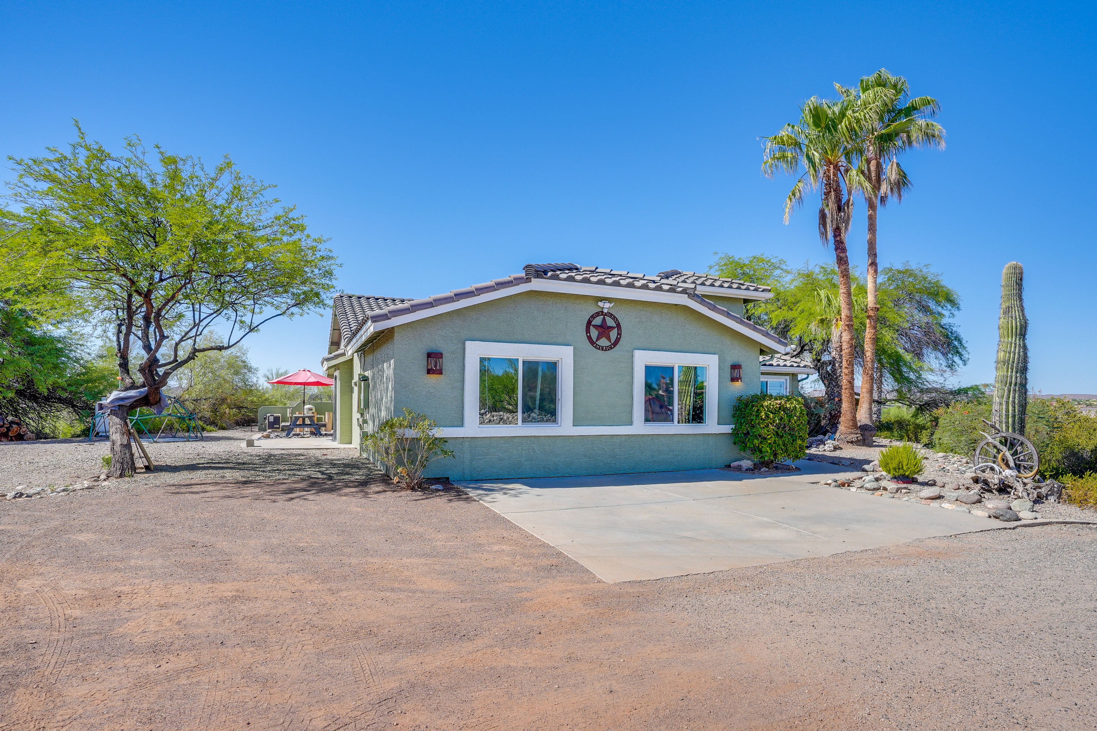 Parking | Private Driveway (2 Vehicles) | Side Yard (1 Vehicle)