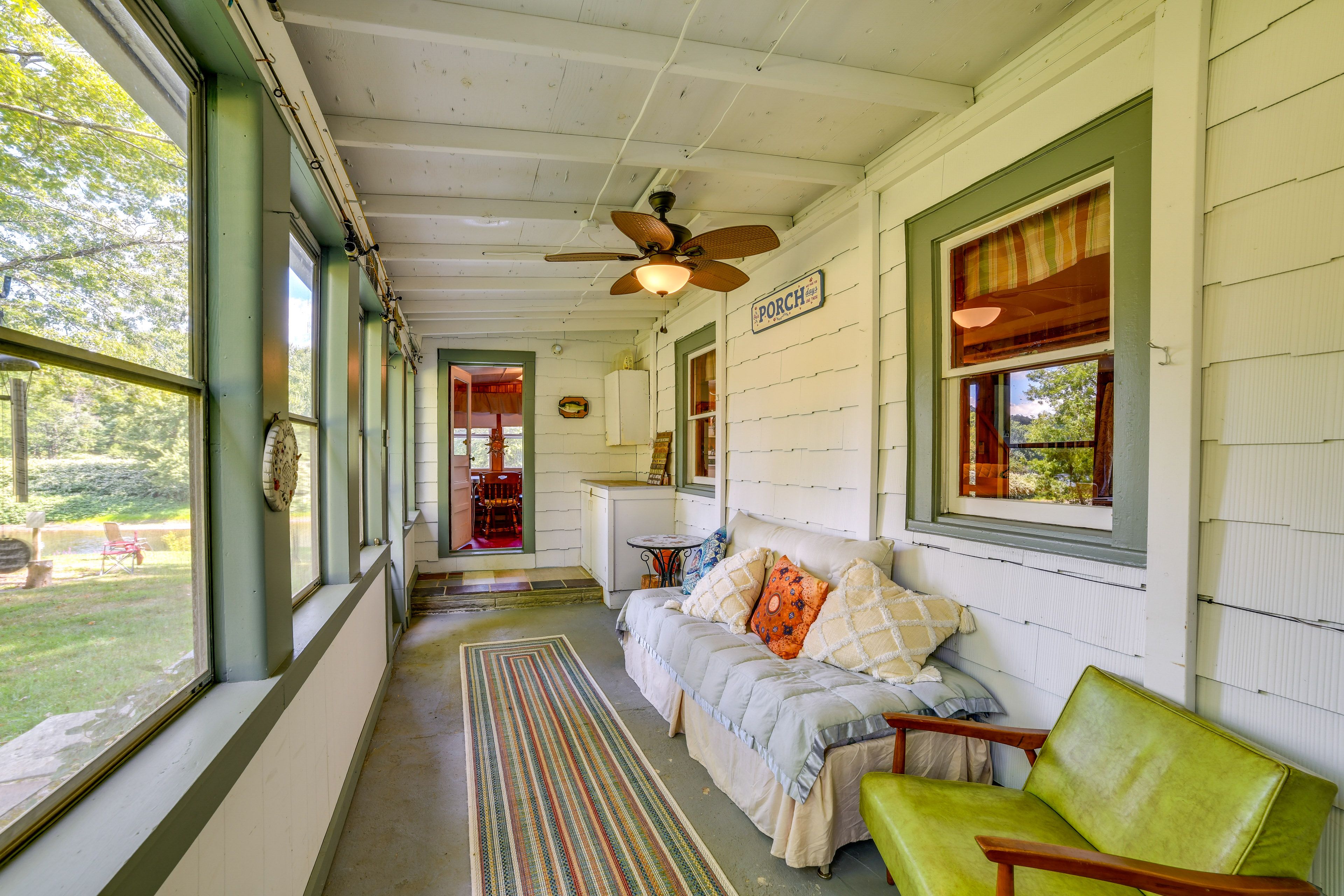 Sunroom | Twin Daybed w/ Twin Trundle (Converts to Full) | 1st Floor