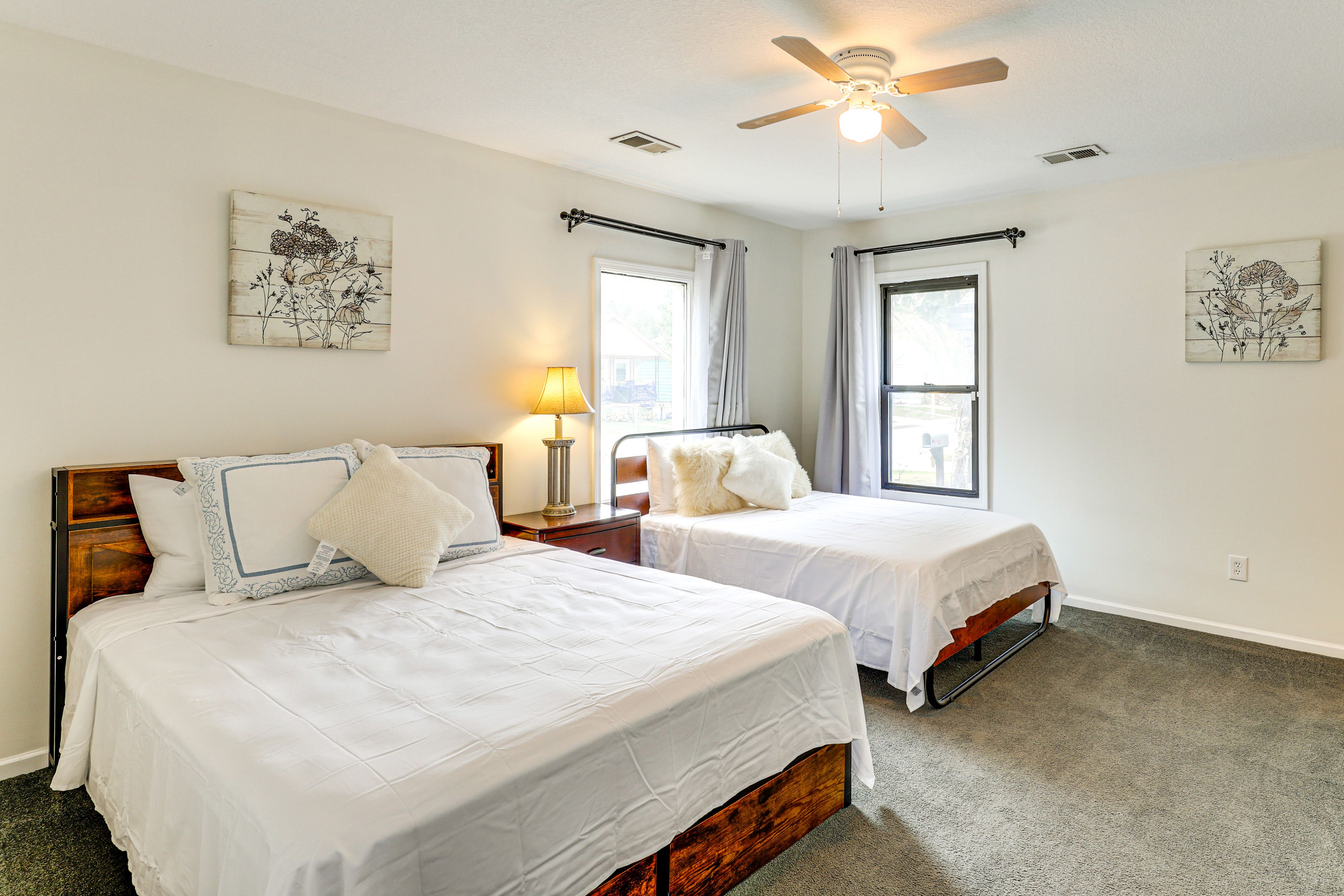 Bedroom 1 | Queen Bed | Full Bed