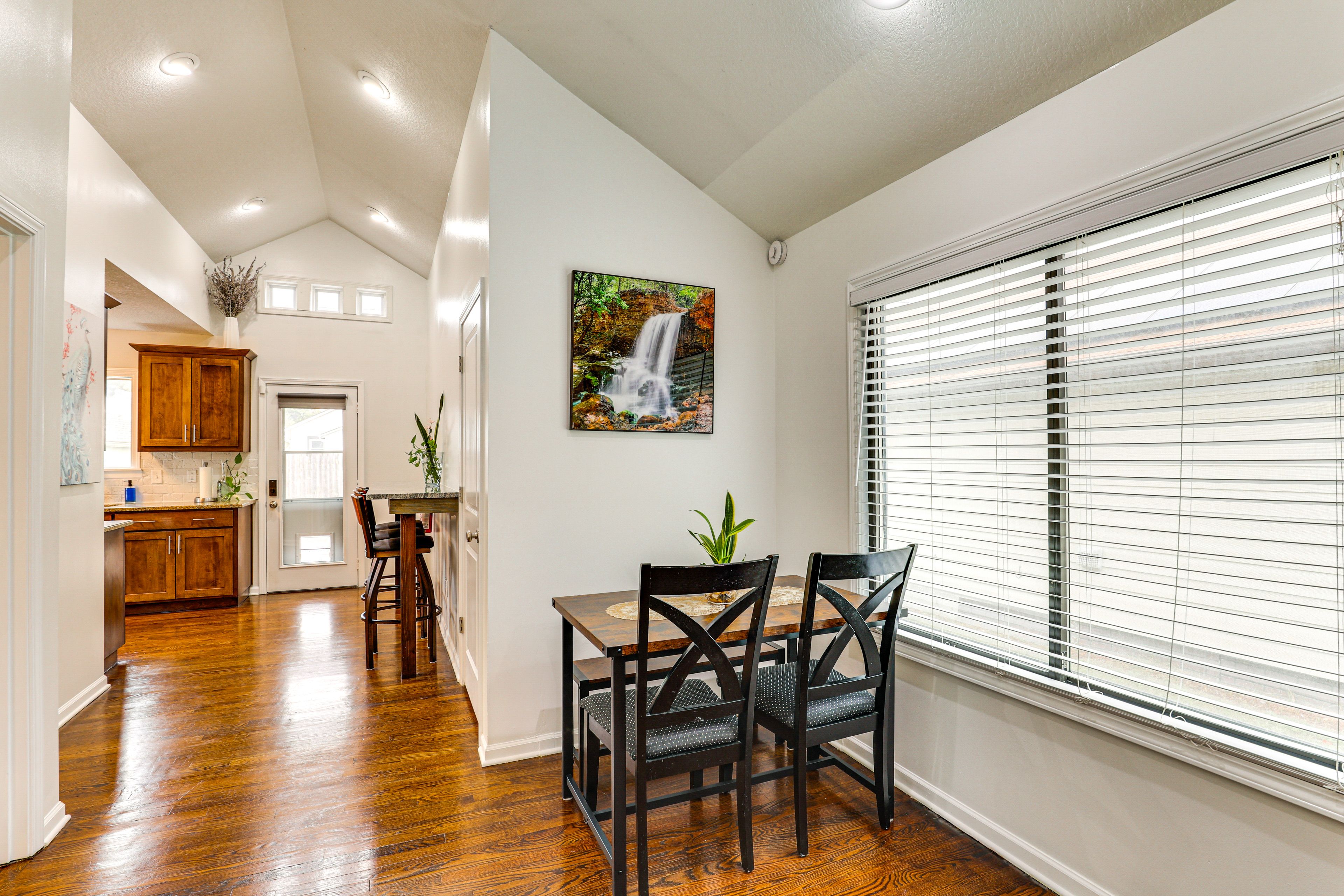 Dining Area | Dishware/Flatware