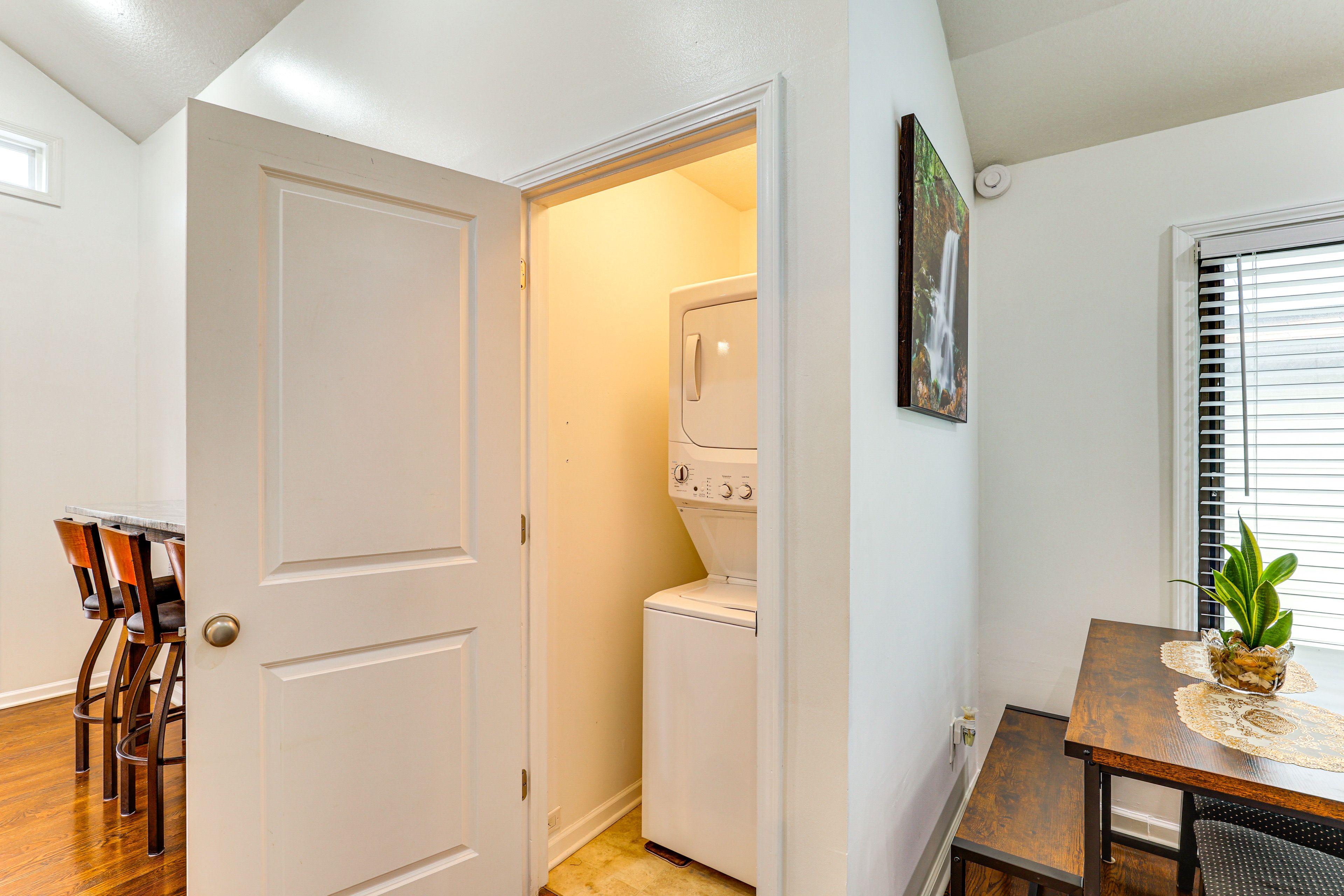 Laundry Closet | Washer/Dryer