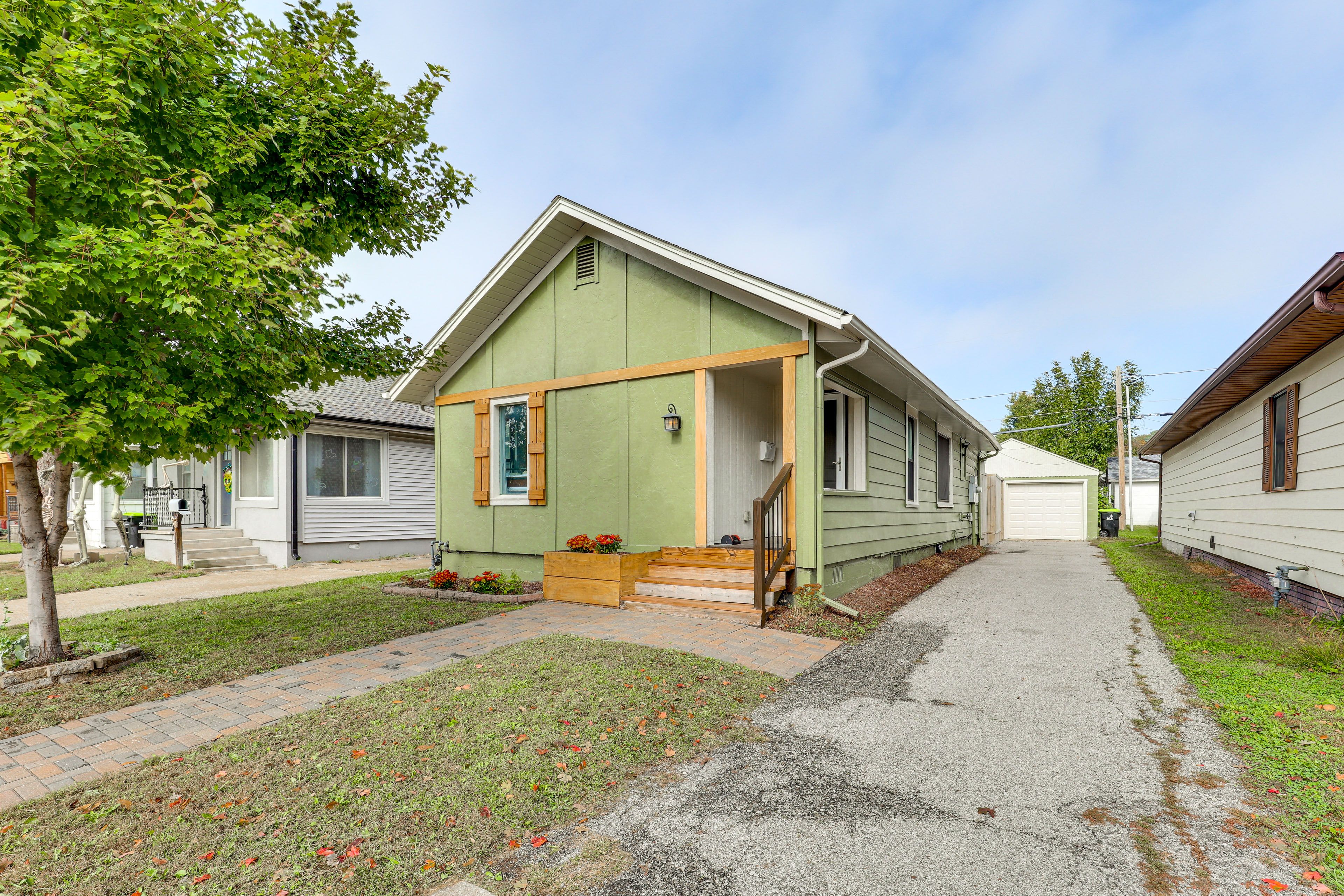 Parking | Driveway (3 Vehicles)