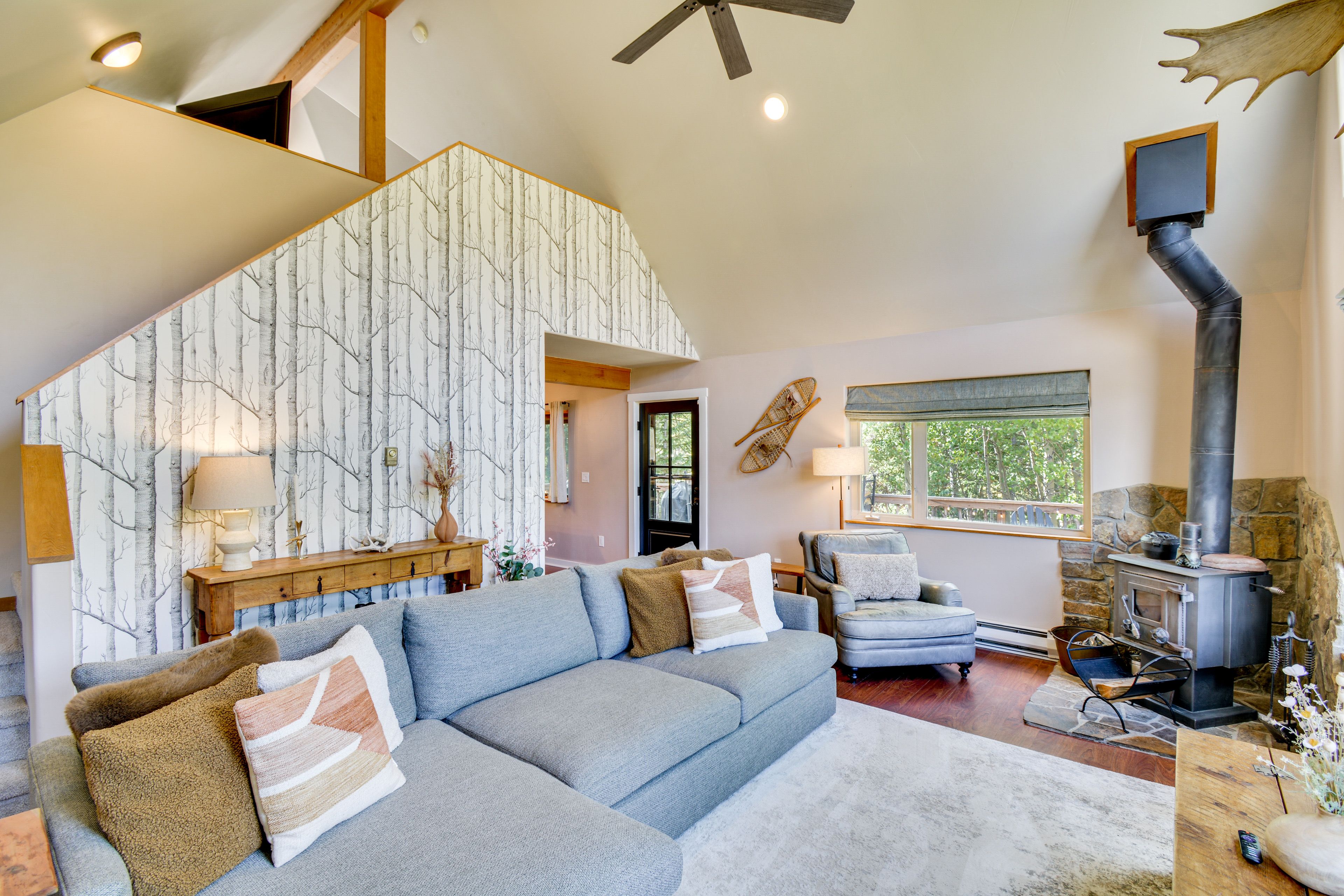 Living Room | 1st Floor | Smart TV | Free WiFi
