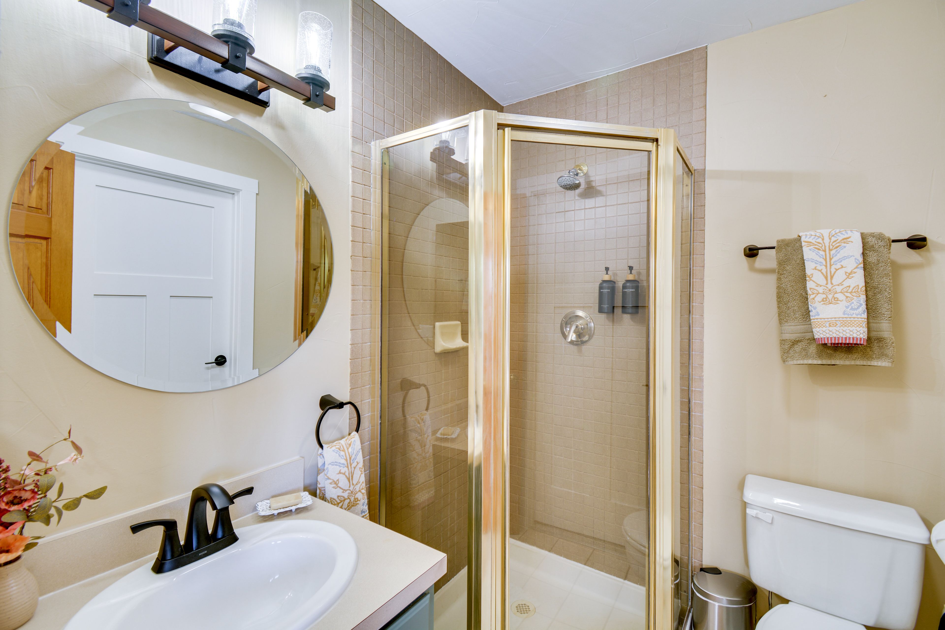 En-Suite Bathroom | 1st Floor | Towels Provided