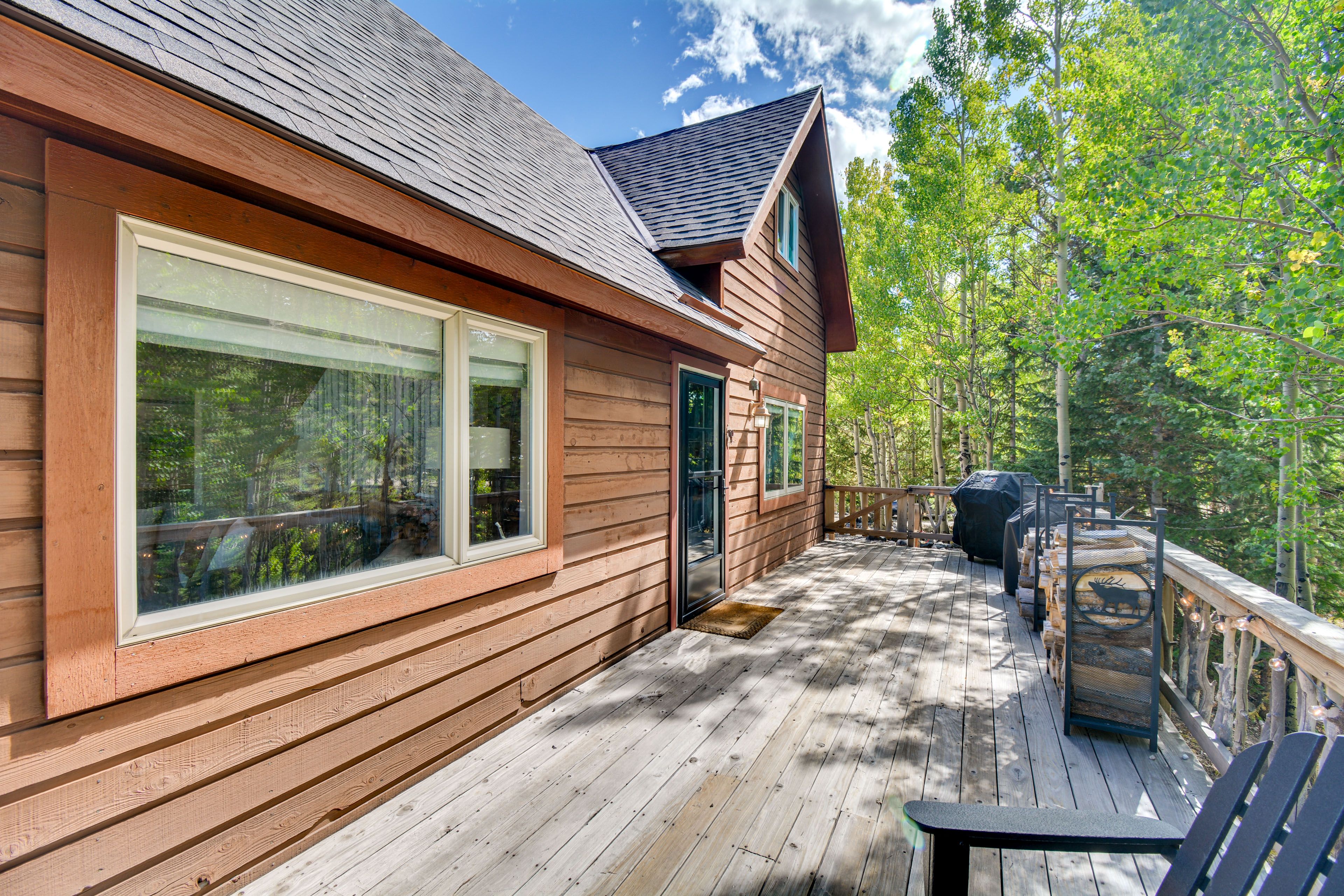 Property Exterior | Deck | Gas Grill