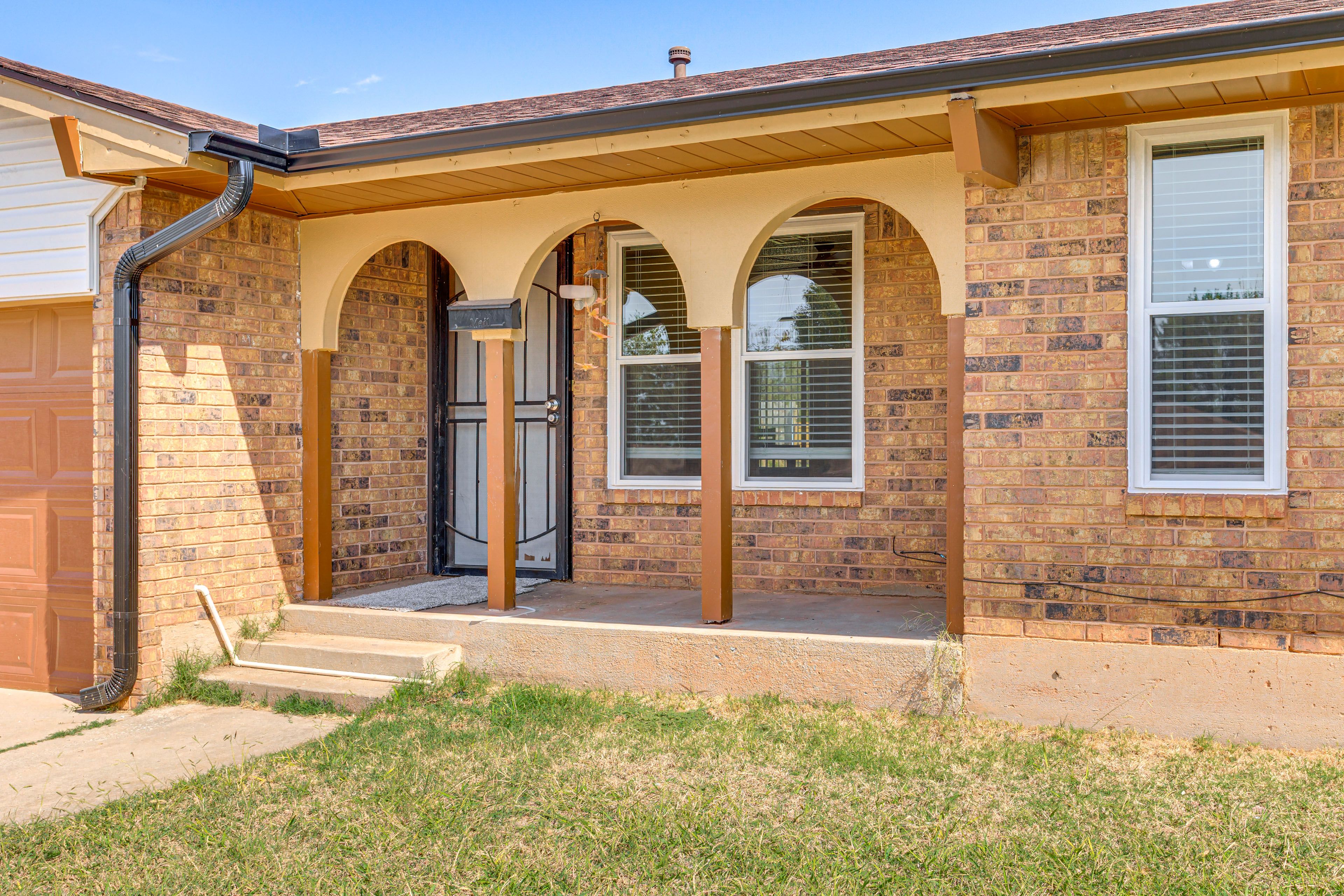 Parking | Garage (2 Vehicles) | Driveway (2 Vehicles)