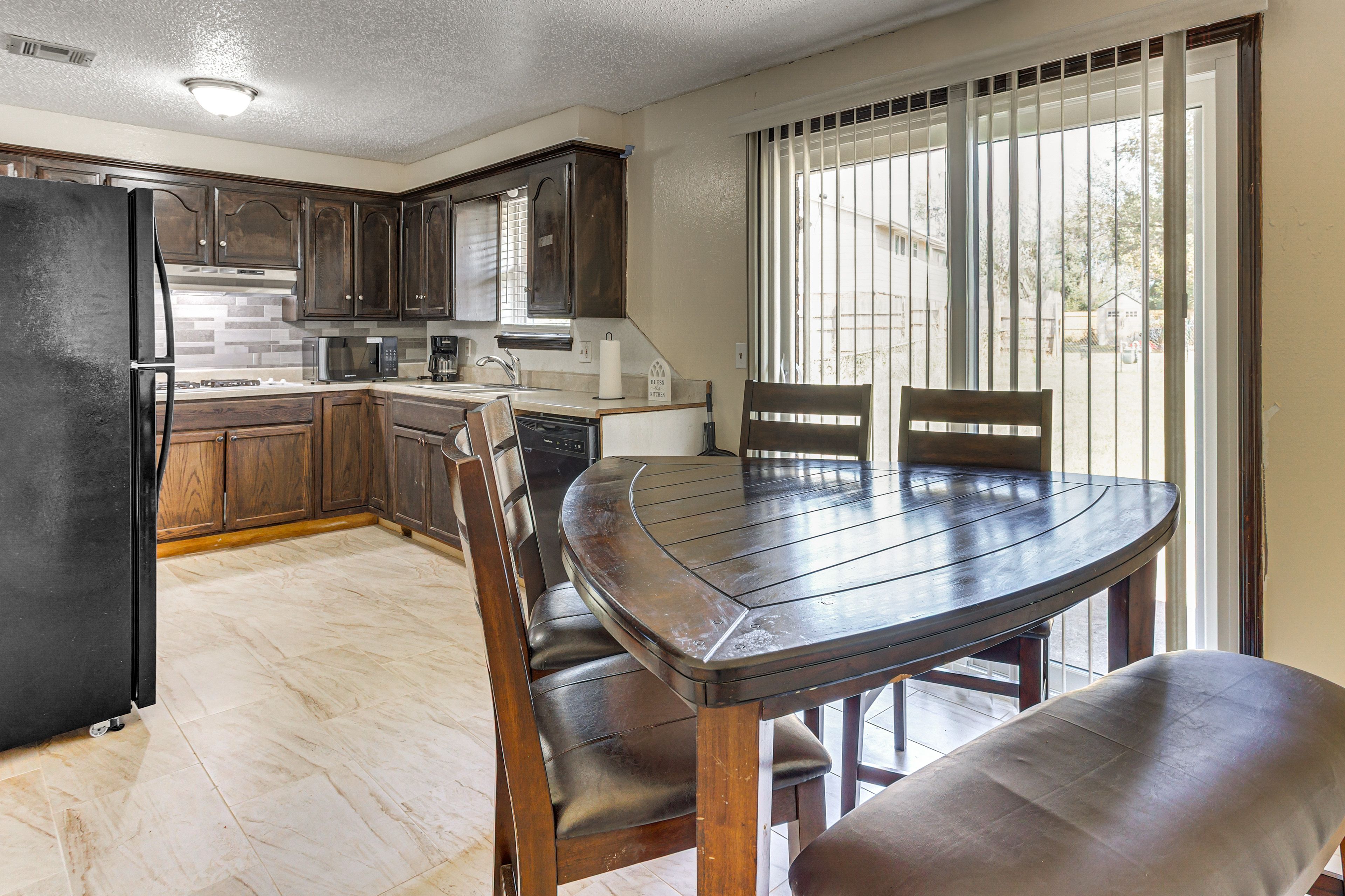 Dining Area | Dishware/Flatware