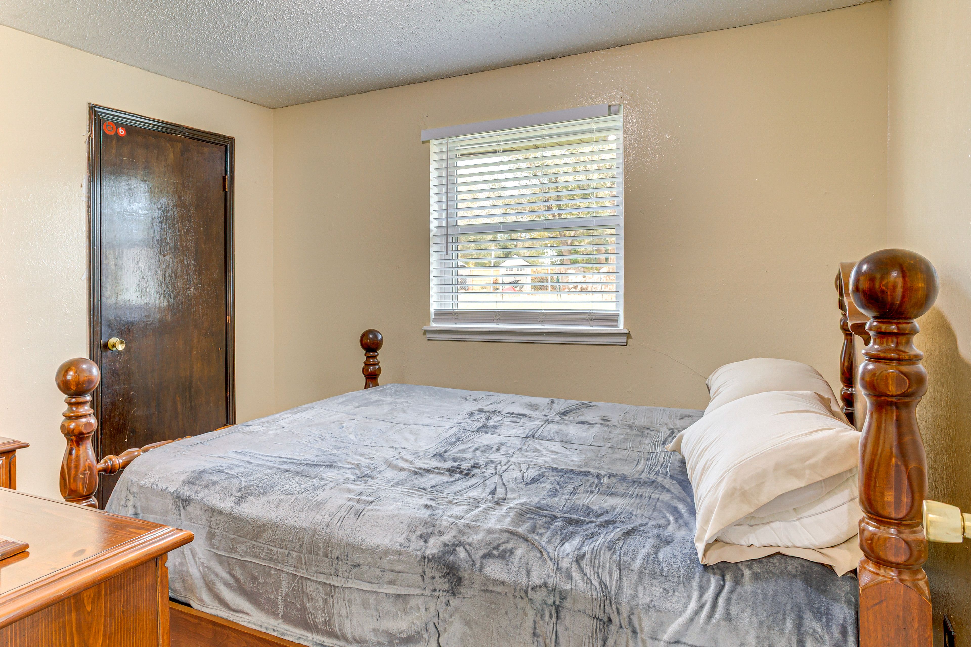 Bedroom 2 | Queen Bed