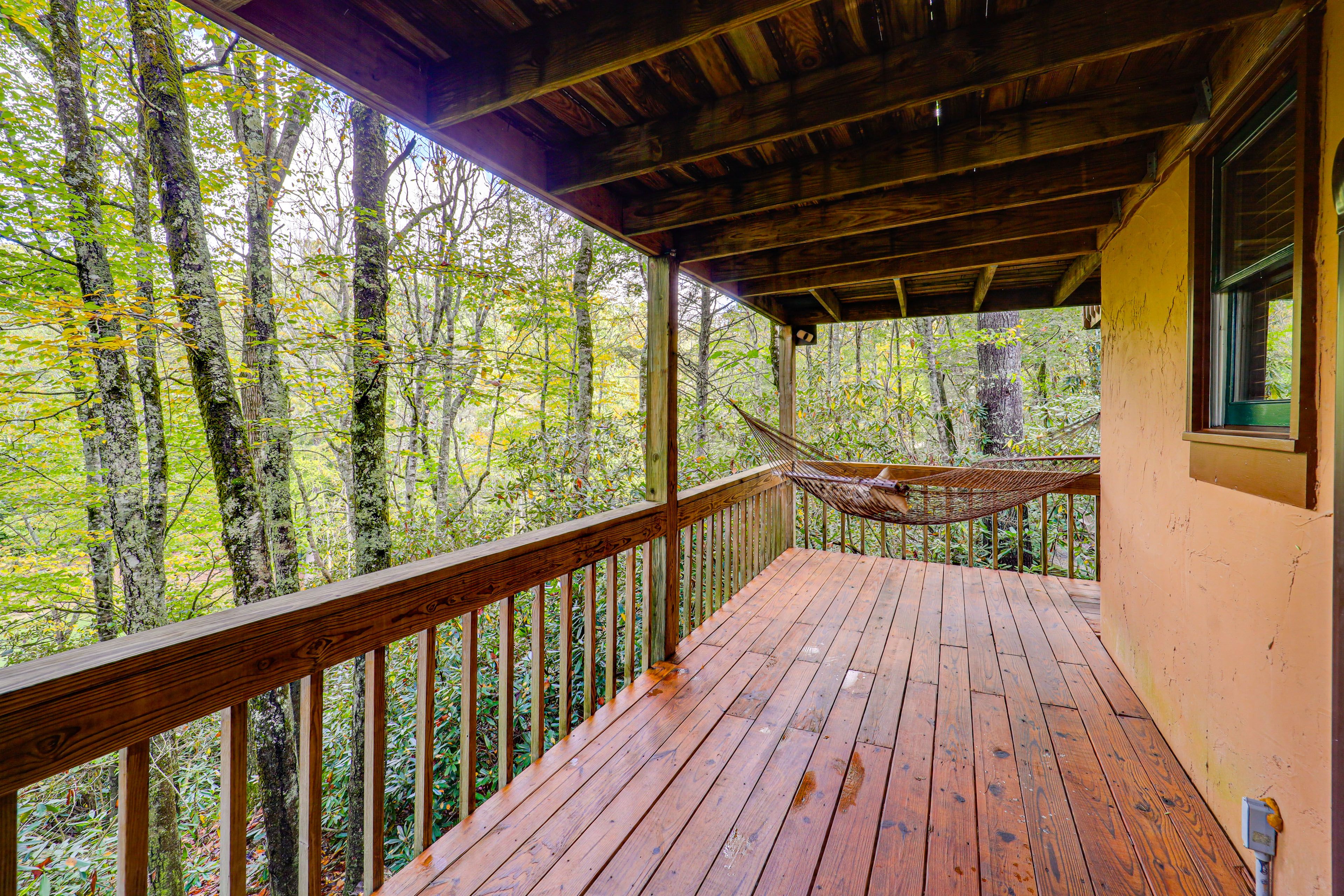 Lower Deck | Hammock | Dining Area