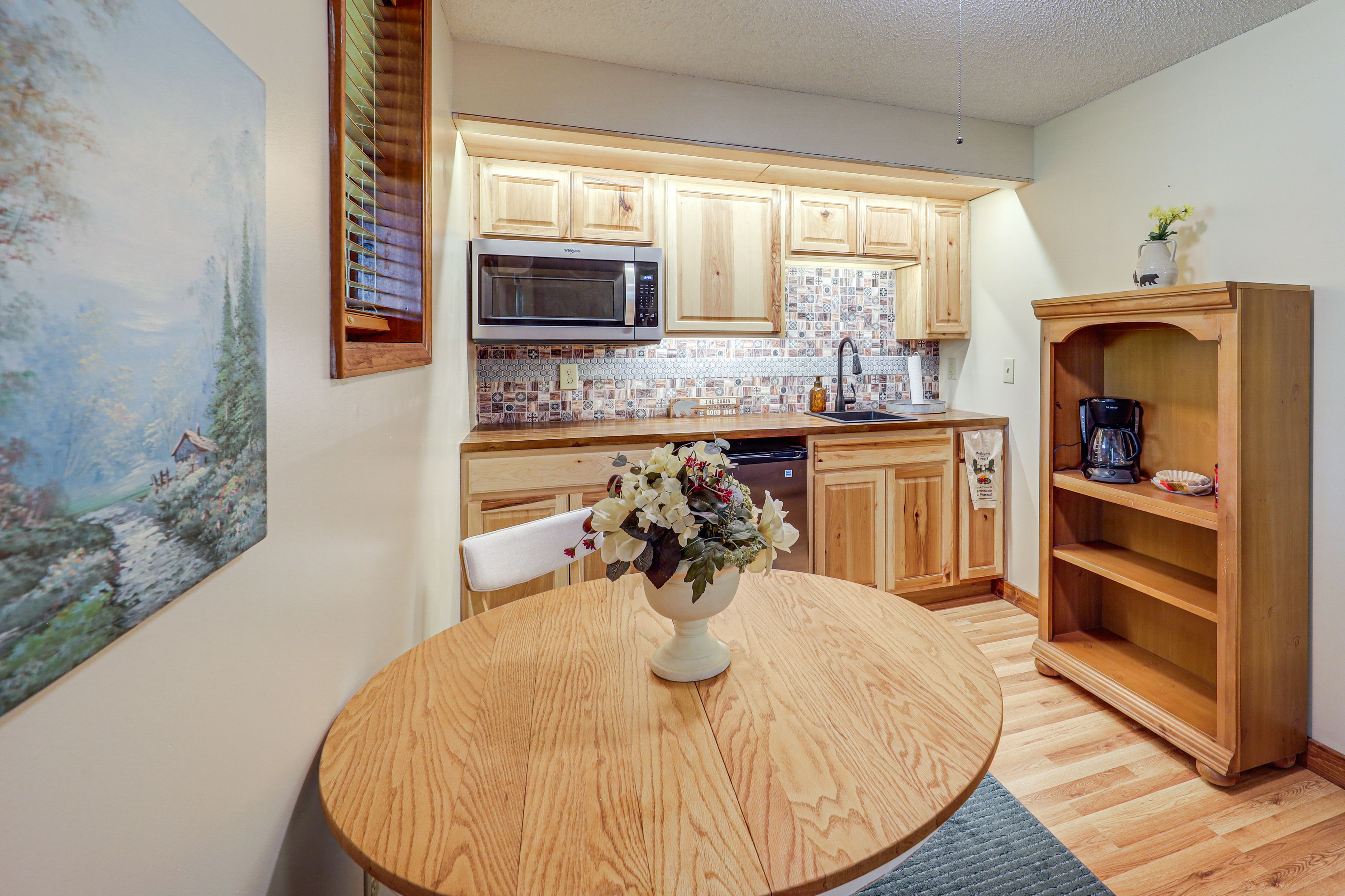 Kitchenette | Ground Floor | Sink | Mini Fridge | Microwave | Dining Area