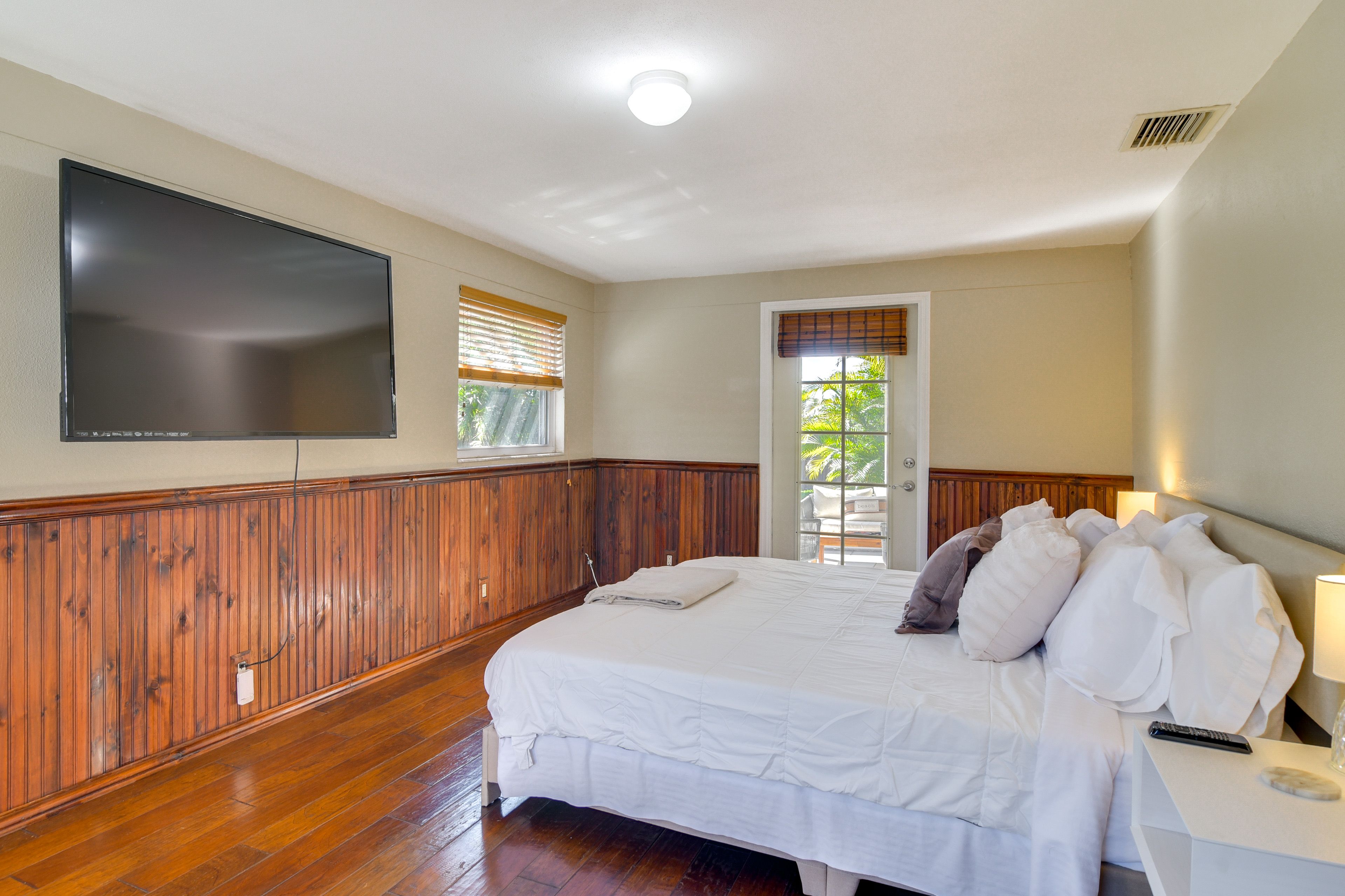 Bedroom 1 | King Bed | Linens Provided