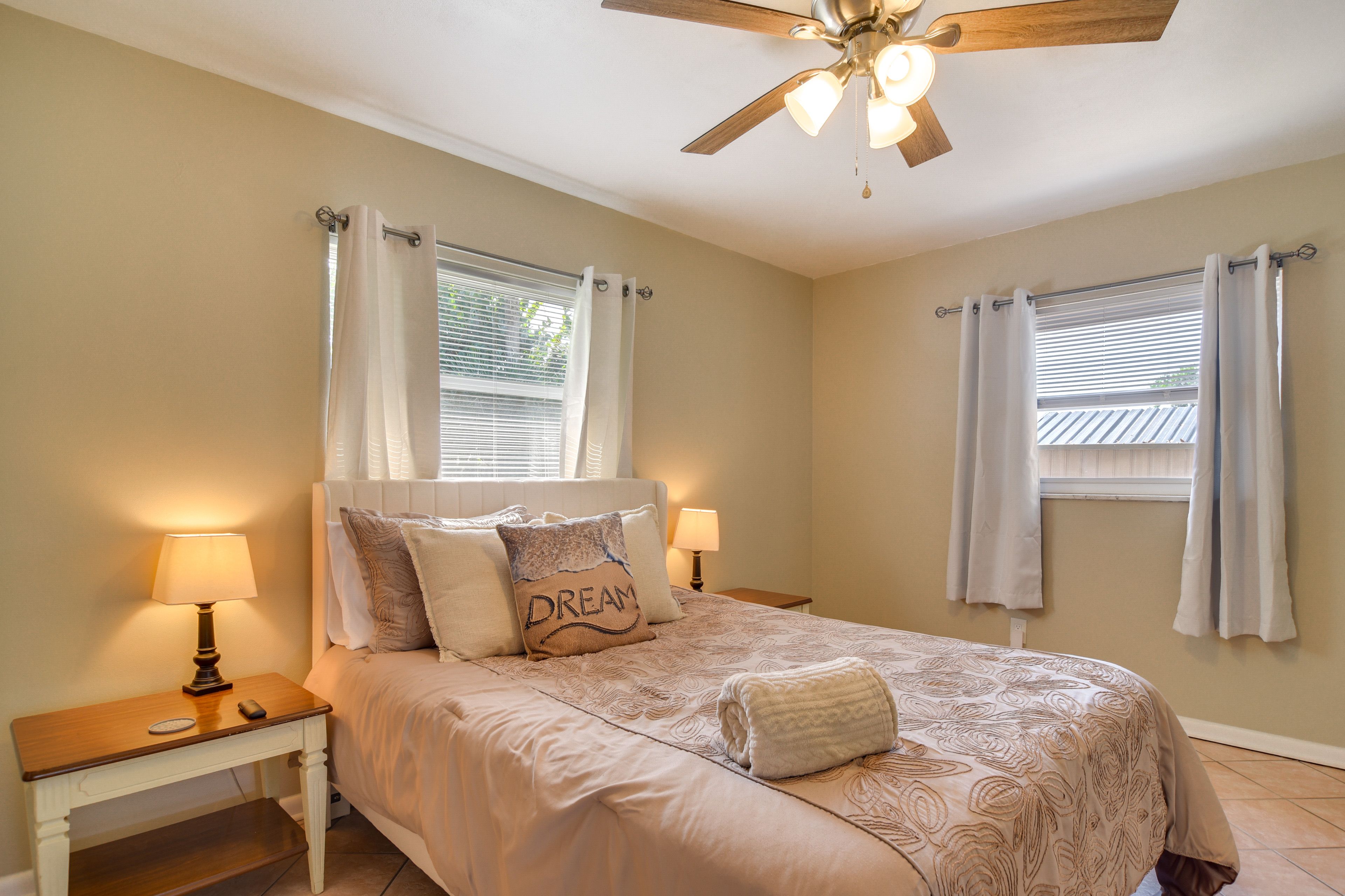 Bedroom 2 | Queen Bed