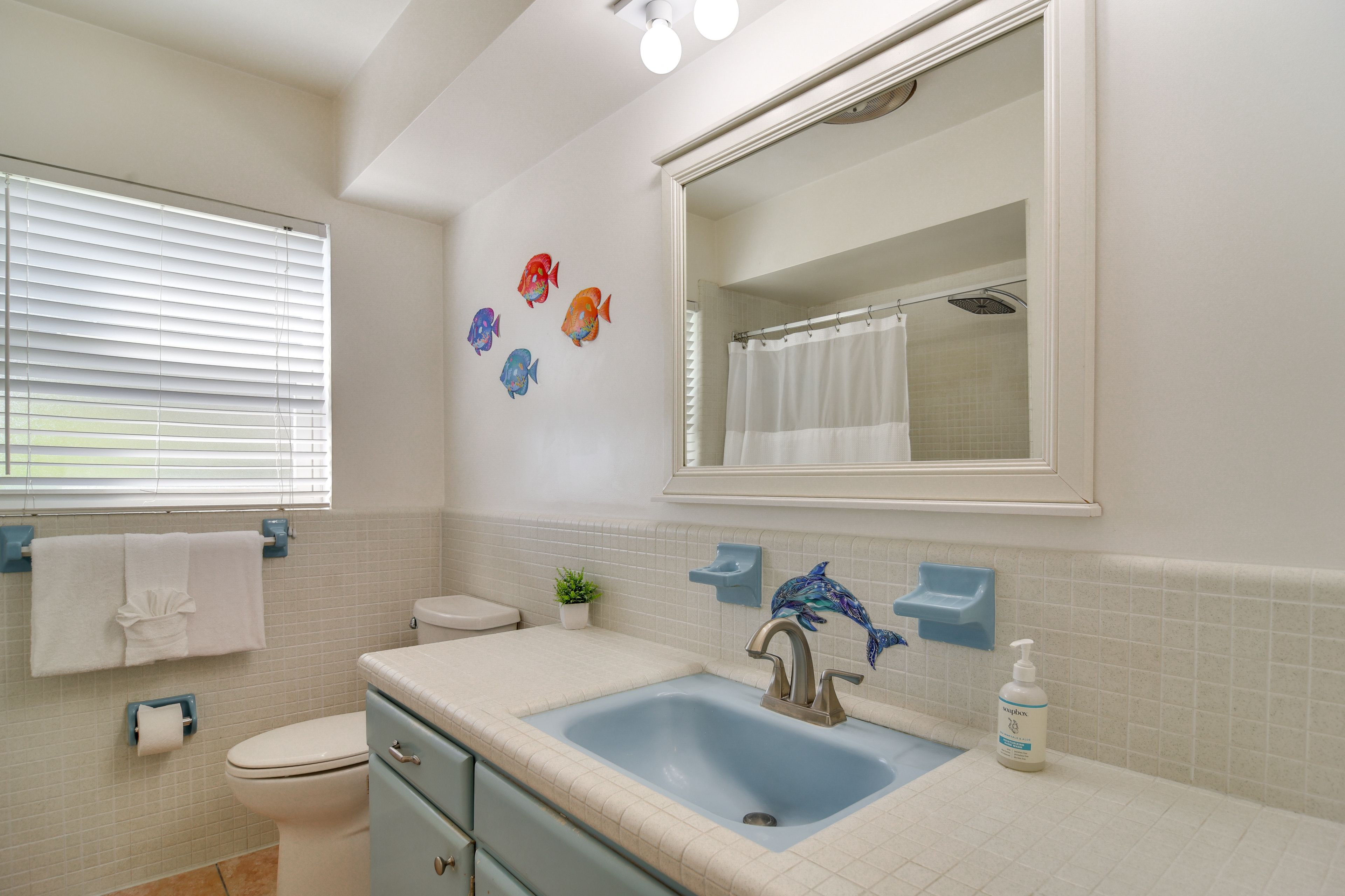 Full Bathroom | Towels Provided