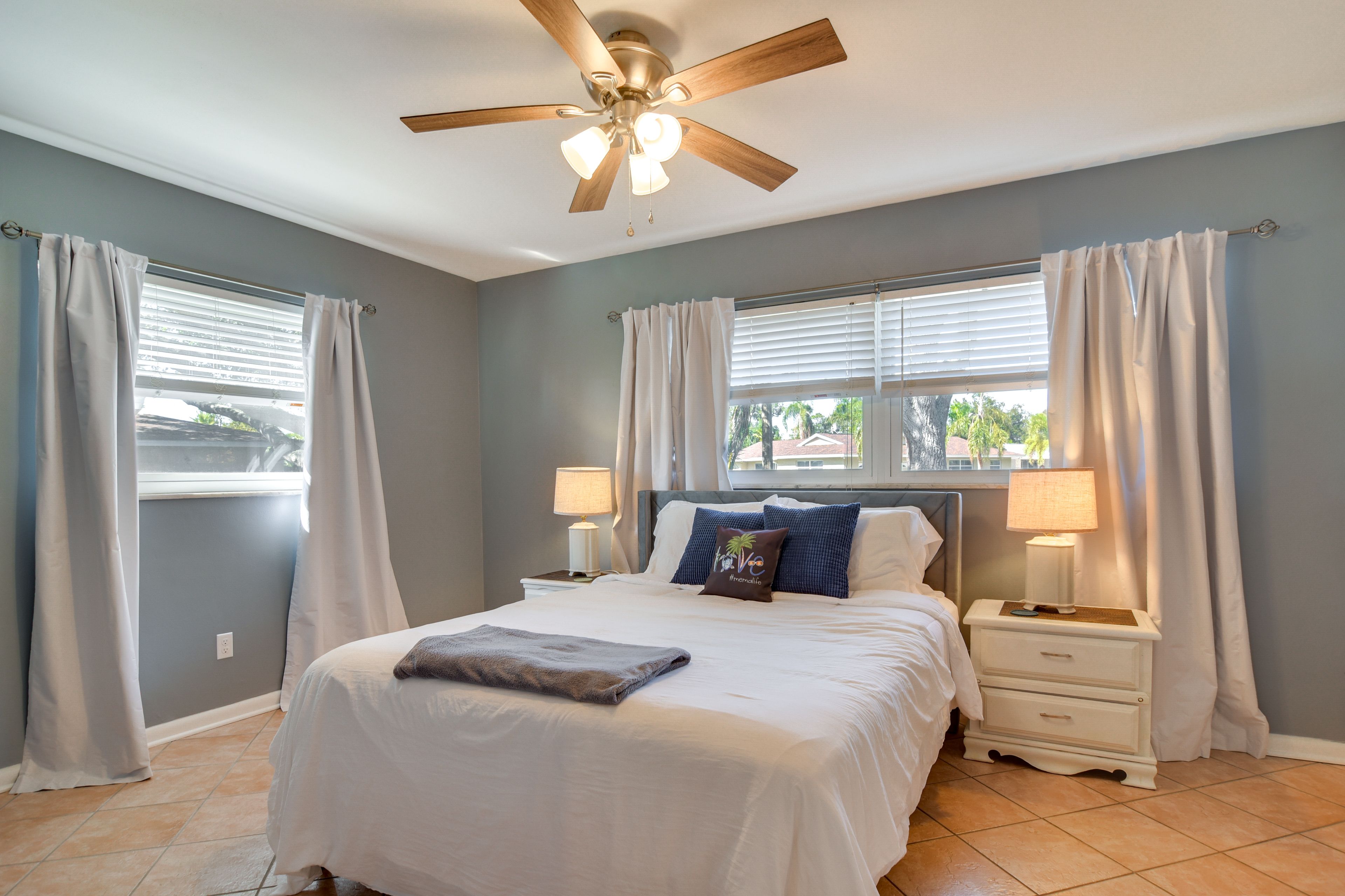 Bedroom 3 | Queen Bed