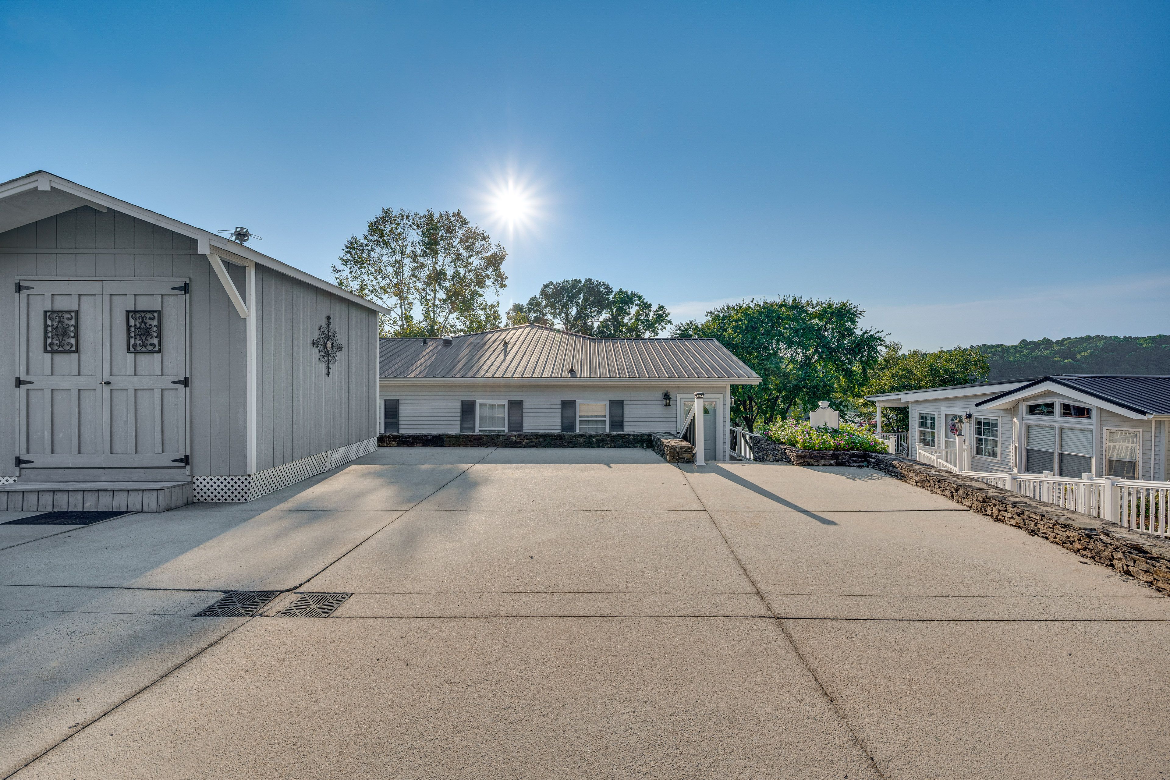 Parking | Driveway (3 Vehicles)
