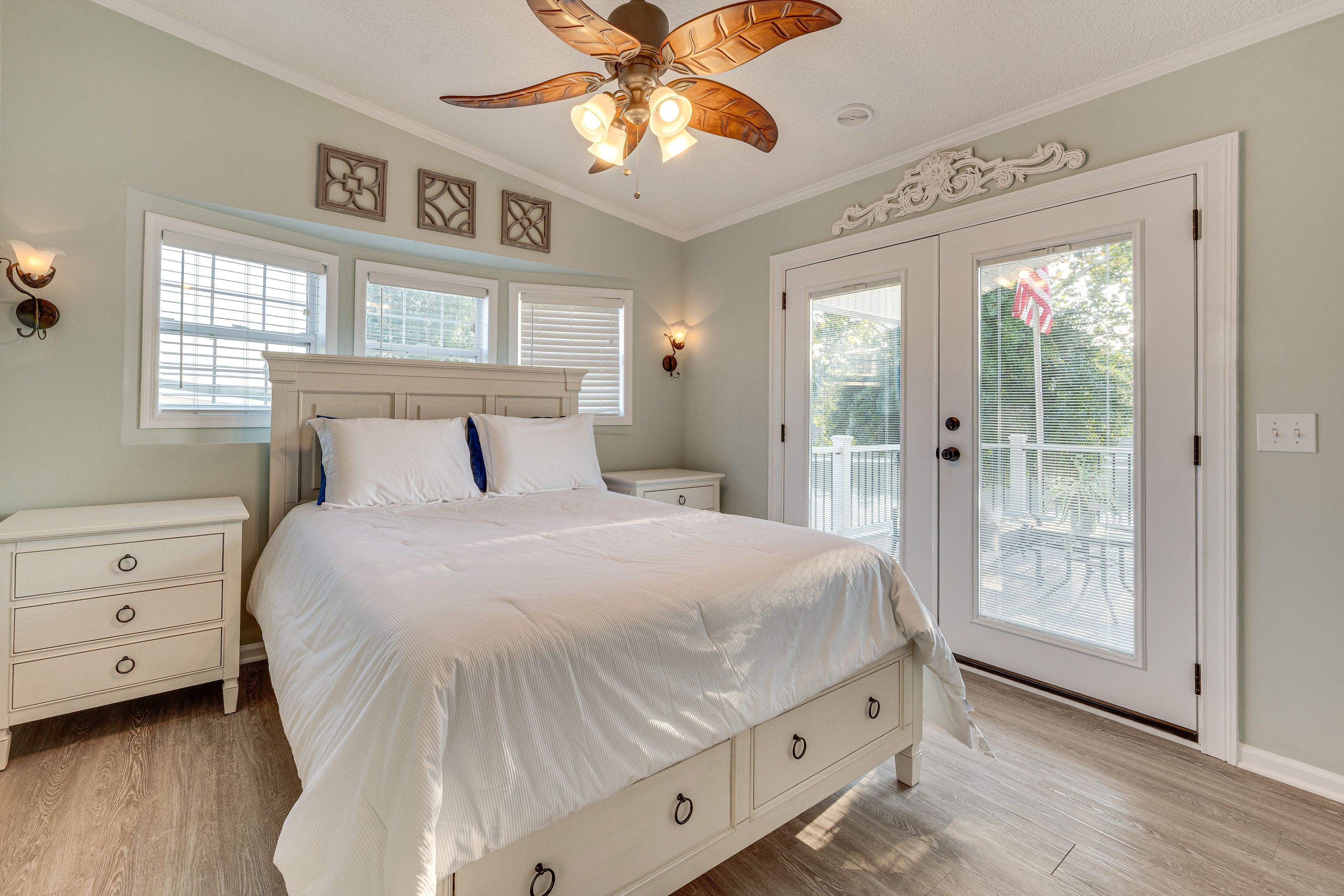 Bedroom 1 | Queen Bed | Linens