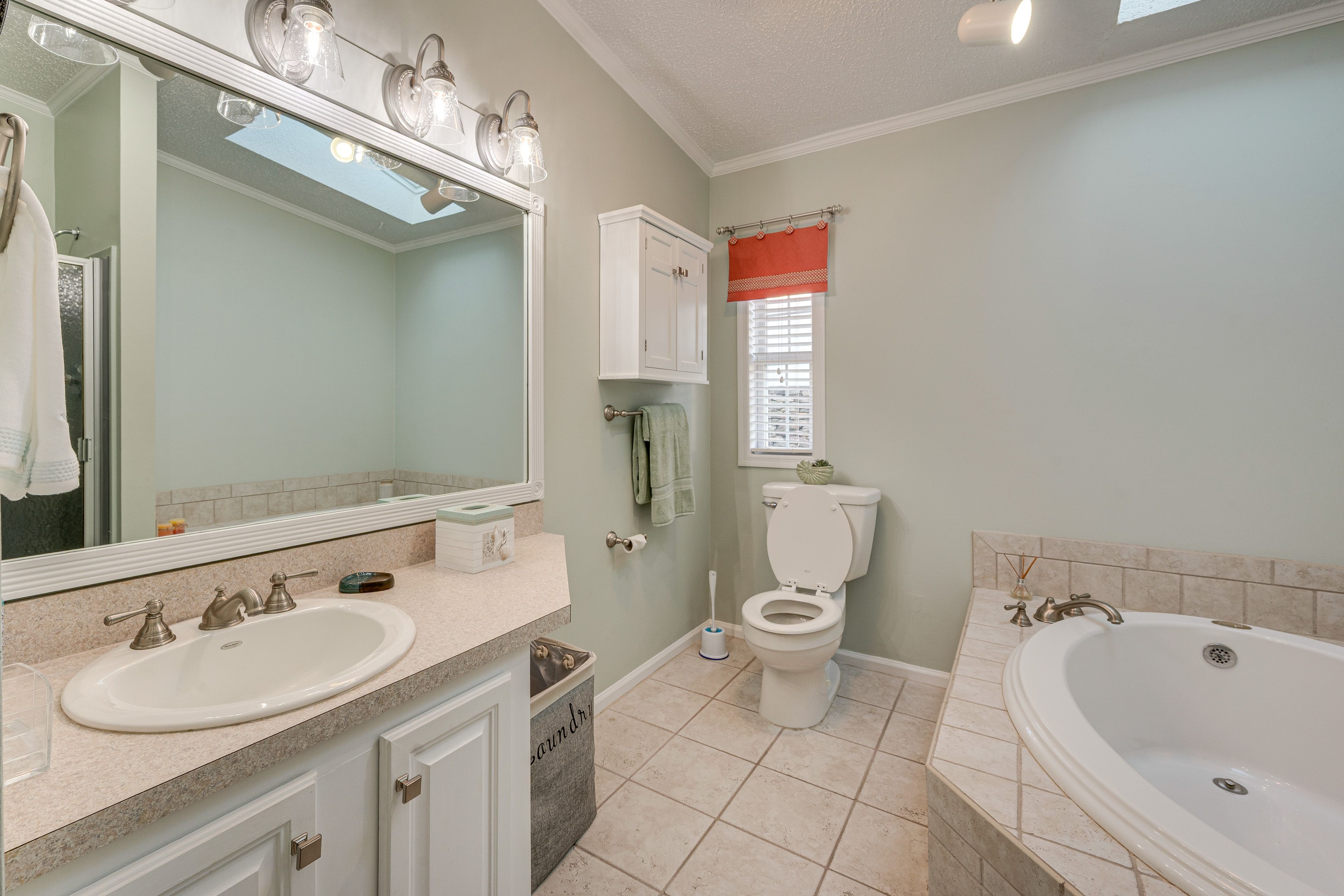 Full Bath | Towels | Hair Dryer