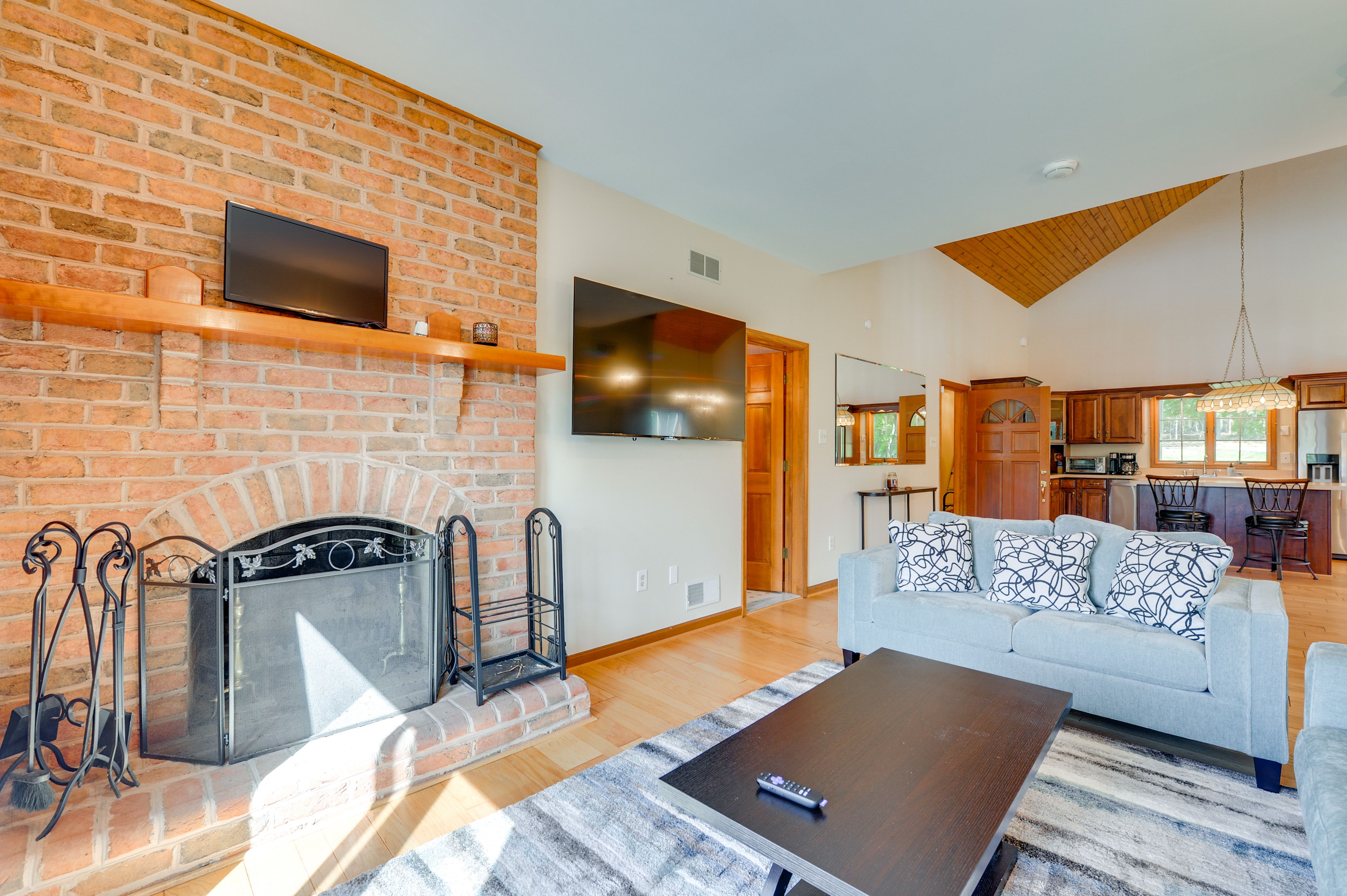 Freeland Vacation Rental | 2BR | 2BA | 2,500 Sq Ft | Stairs Required