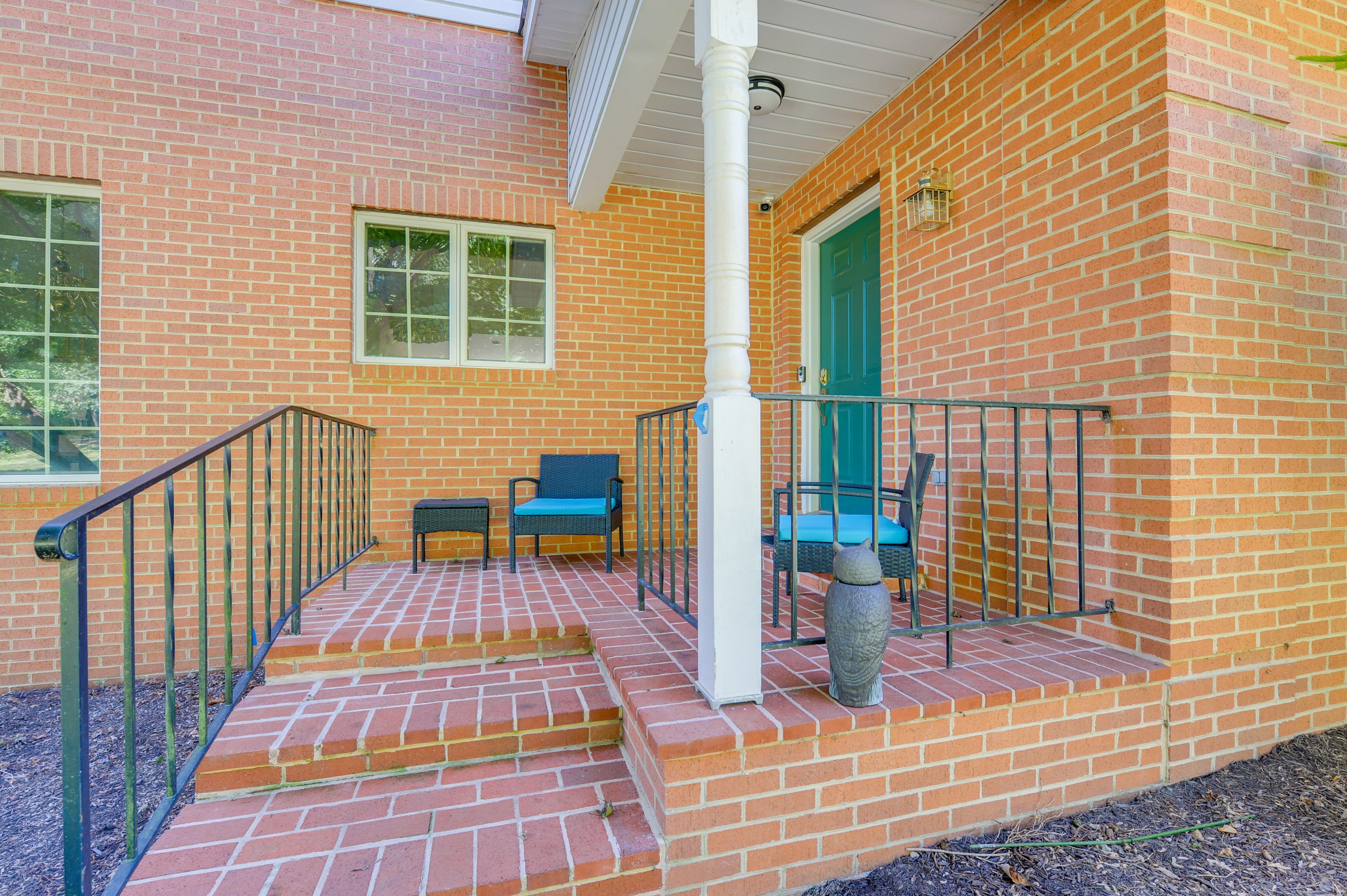 Guest House Exterior | Parking | Driveway (4 Vehicles)