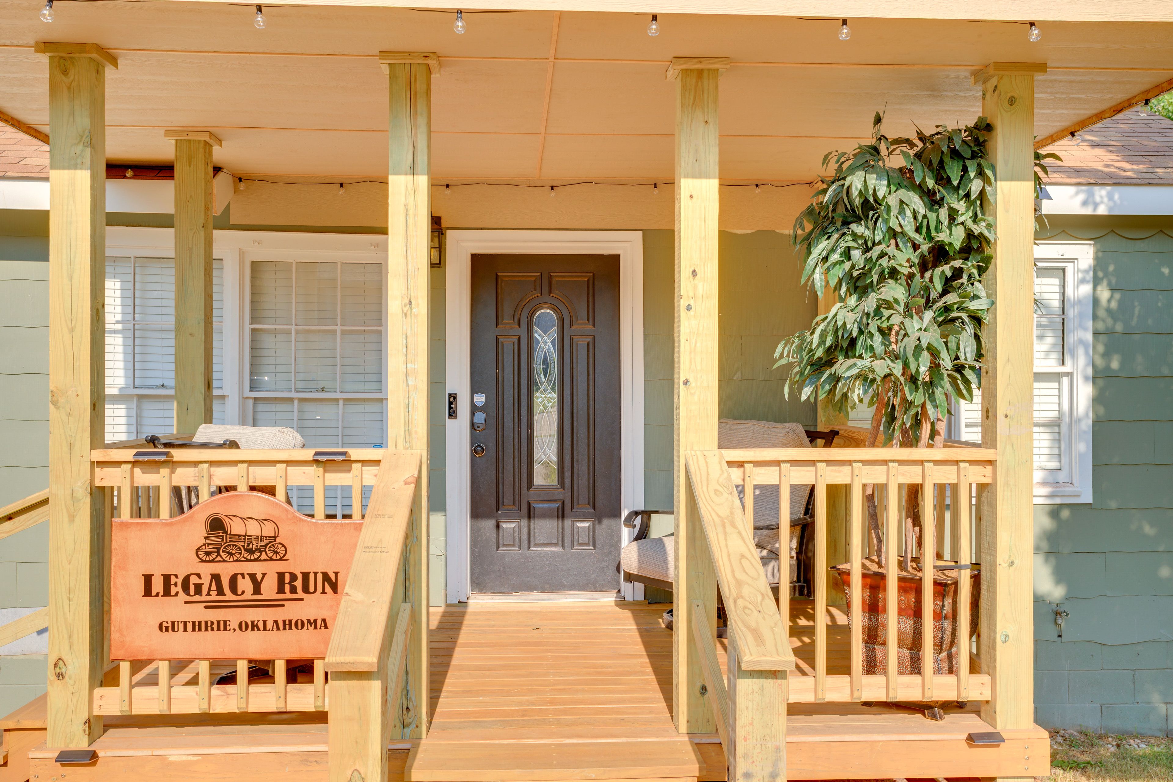 Property Exterior | Driveway (2 Vehicles)