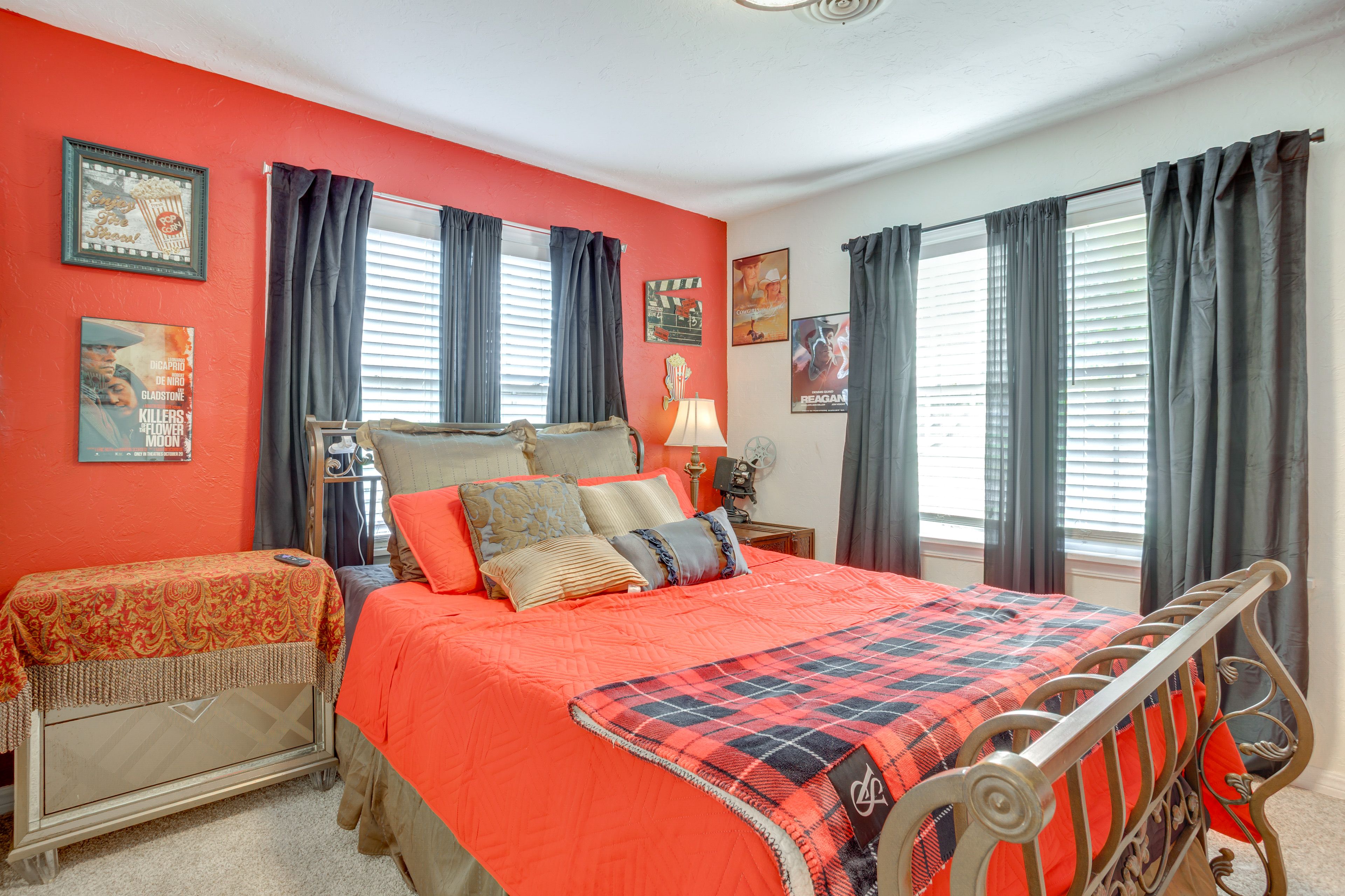 Bedroom 1 | Queen Bed | 1st Floor