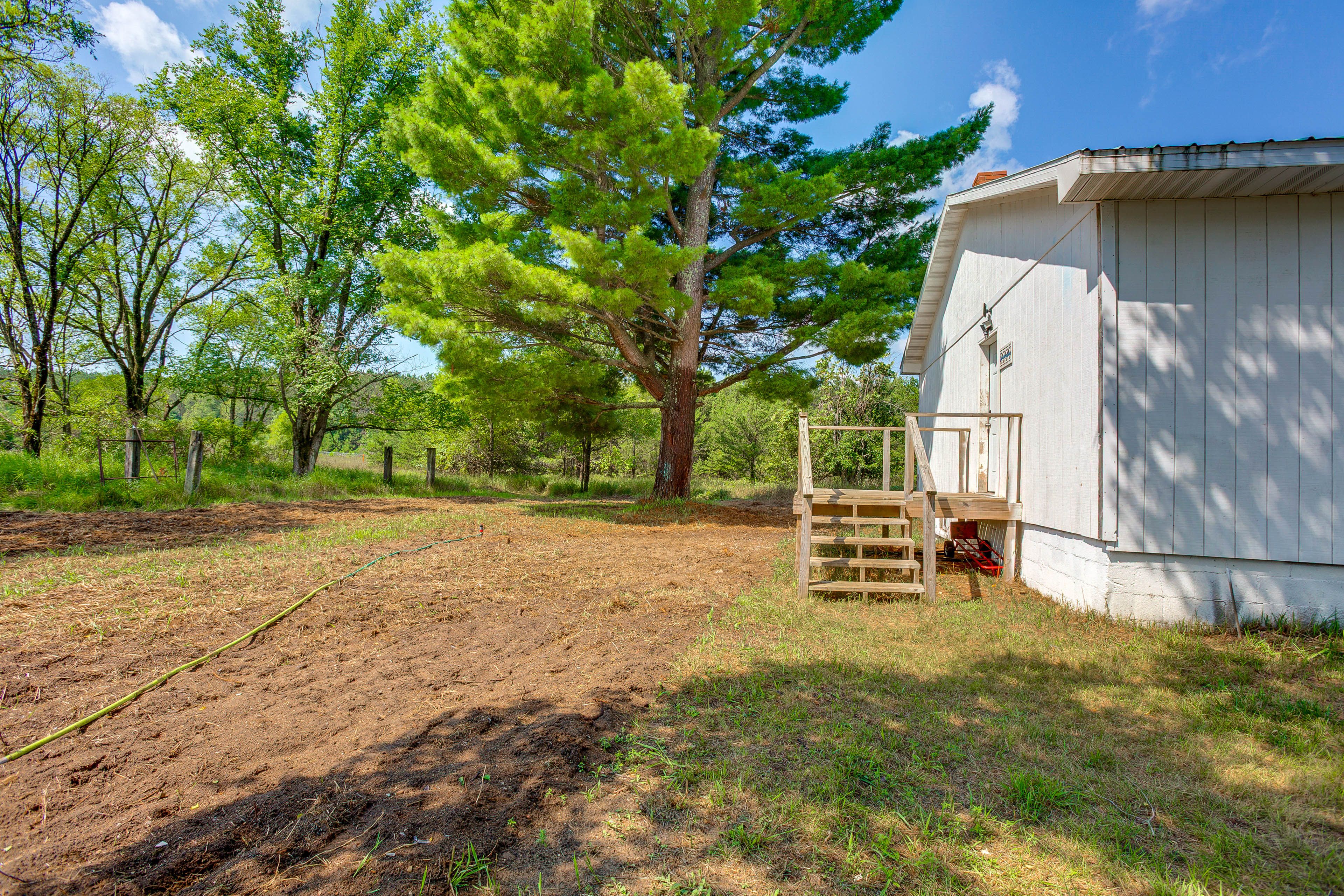 Parking | Grassy Driveway Area (4 Vehicles)