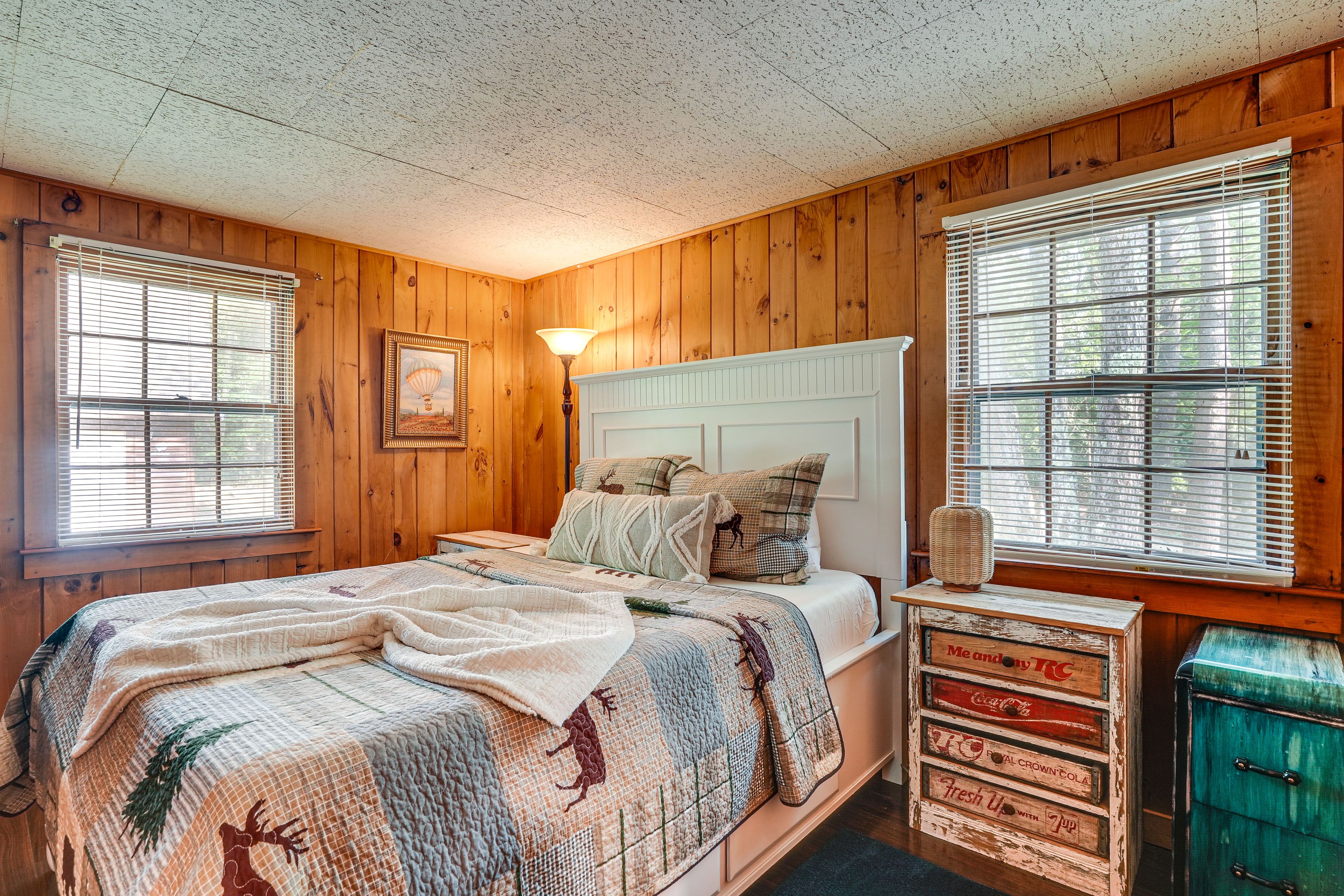 Bedroom 2 | Queen Bed | Linens | 1st Floor