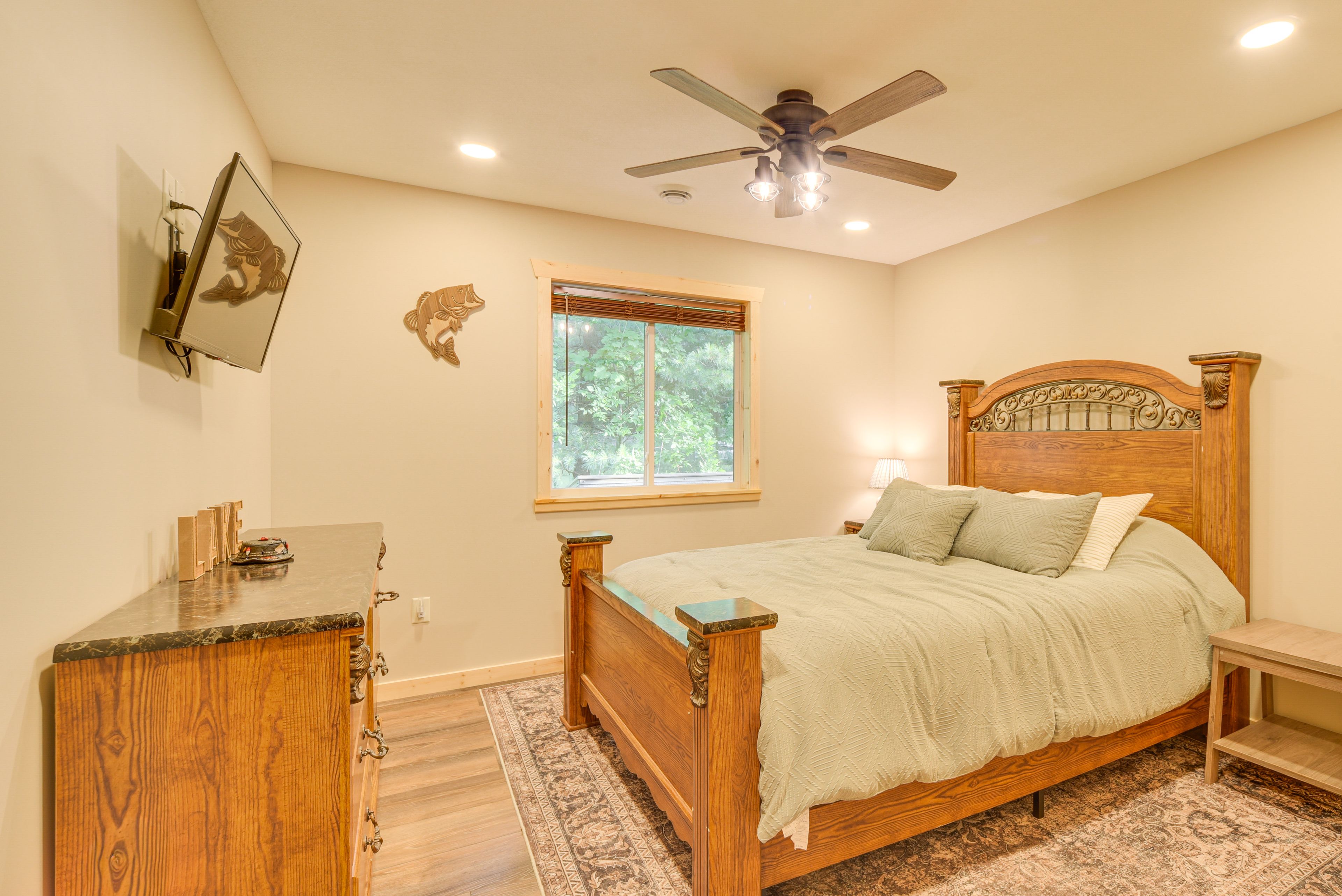 Bedroom 2 | 1st Floor | Queen Bed