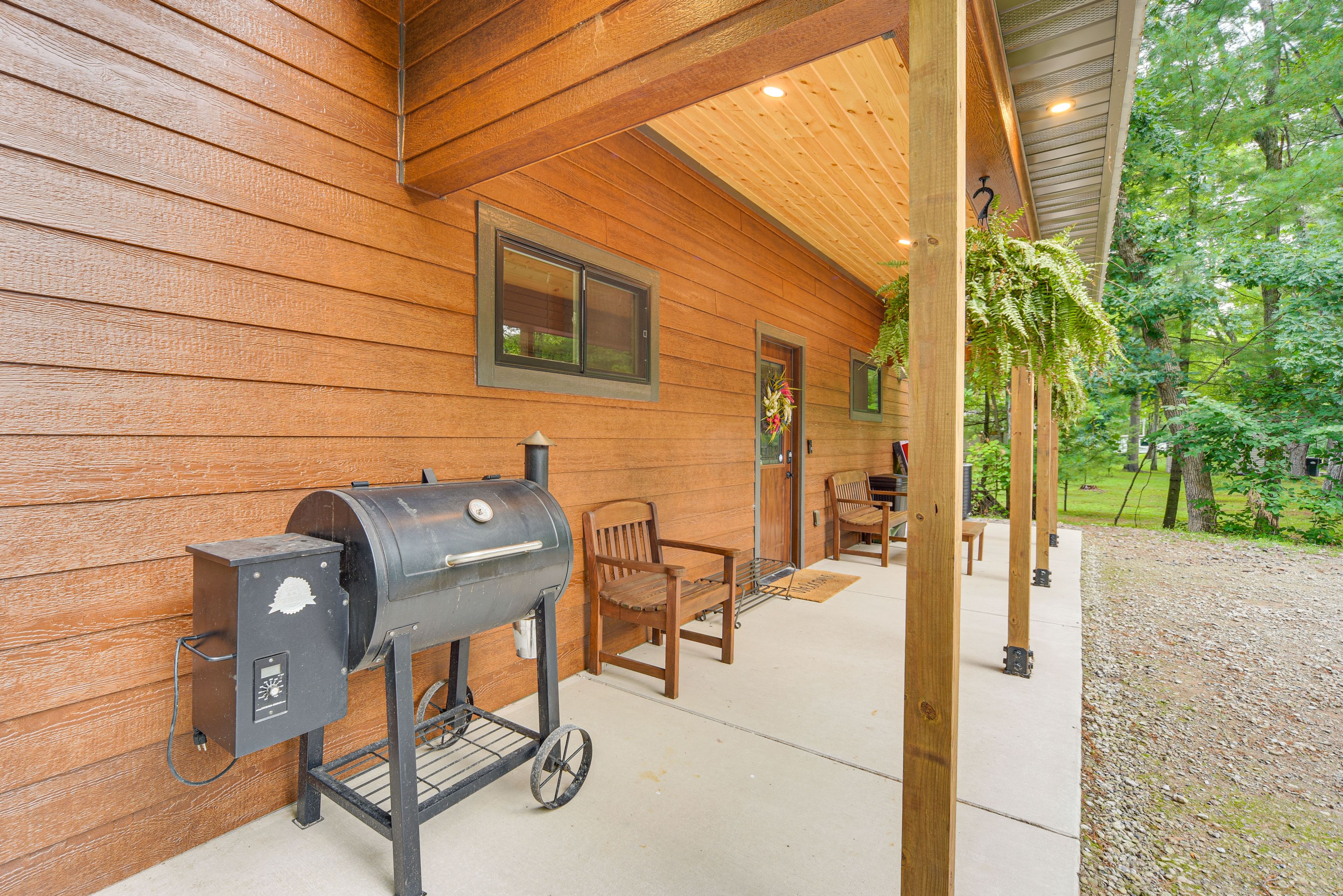 Covered Porch | Pellet Grill | Cornhole