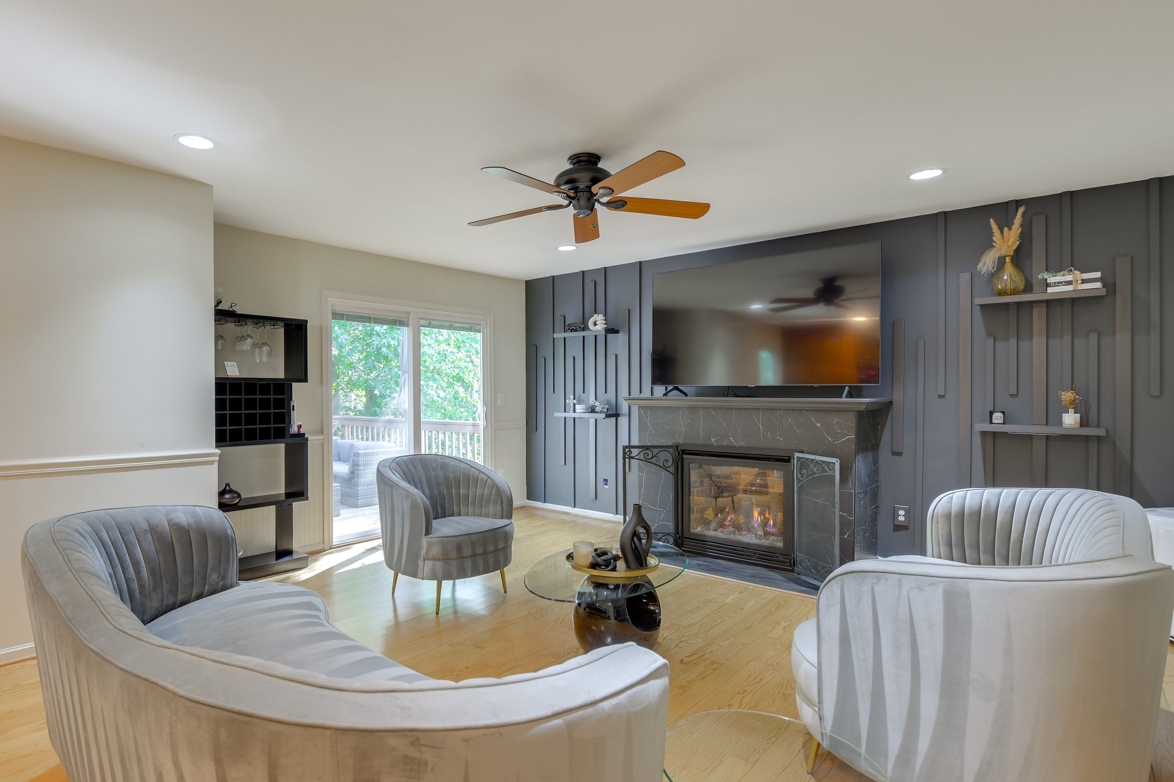 Living Room | Free WiFi | Central Heating & A/C | Smart TV | Main Floor