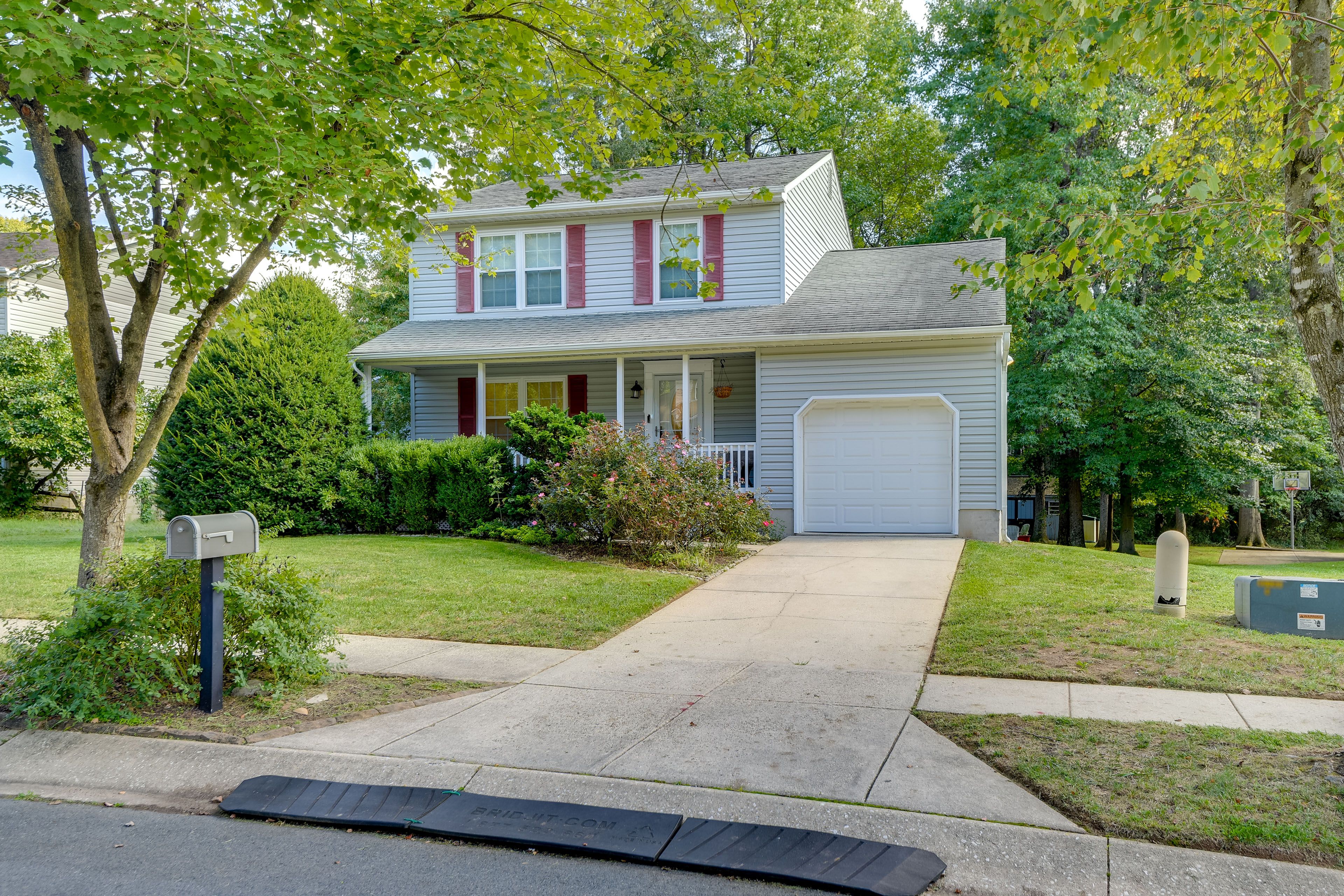 Exterior | Driveway (1 Vehicle) | Garage (1 Vehicle) | Free Street Parking