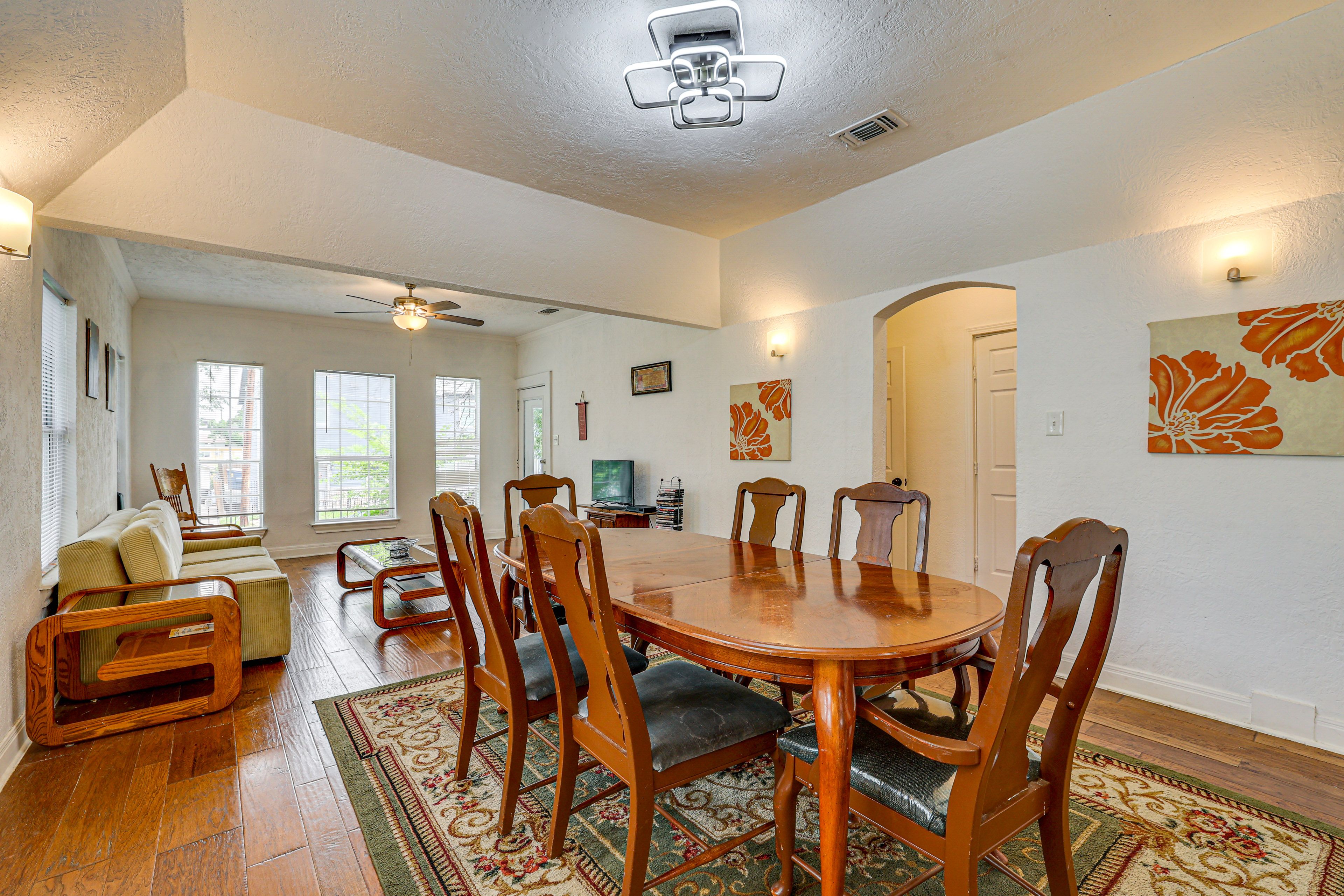 Dining Room | Dishware/Flatware Provided