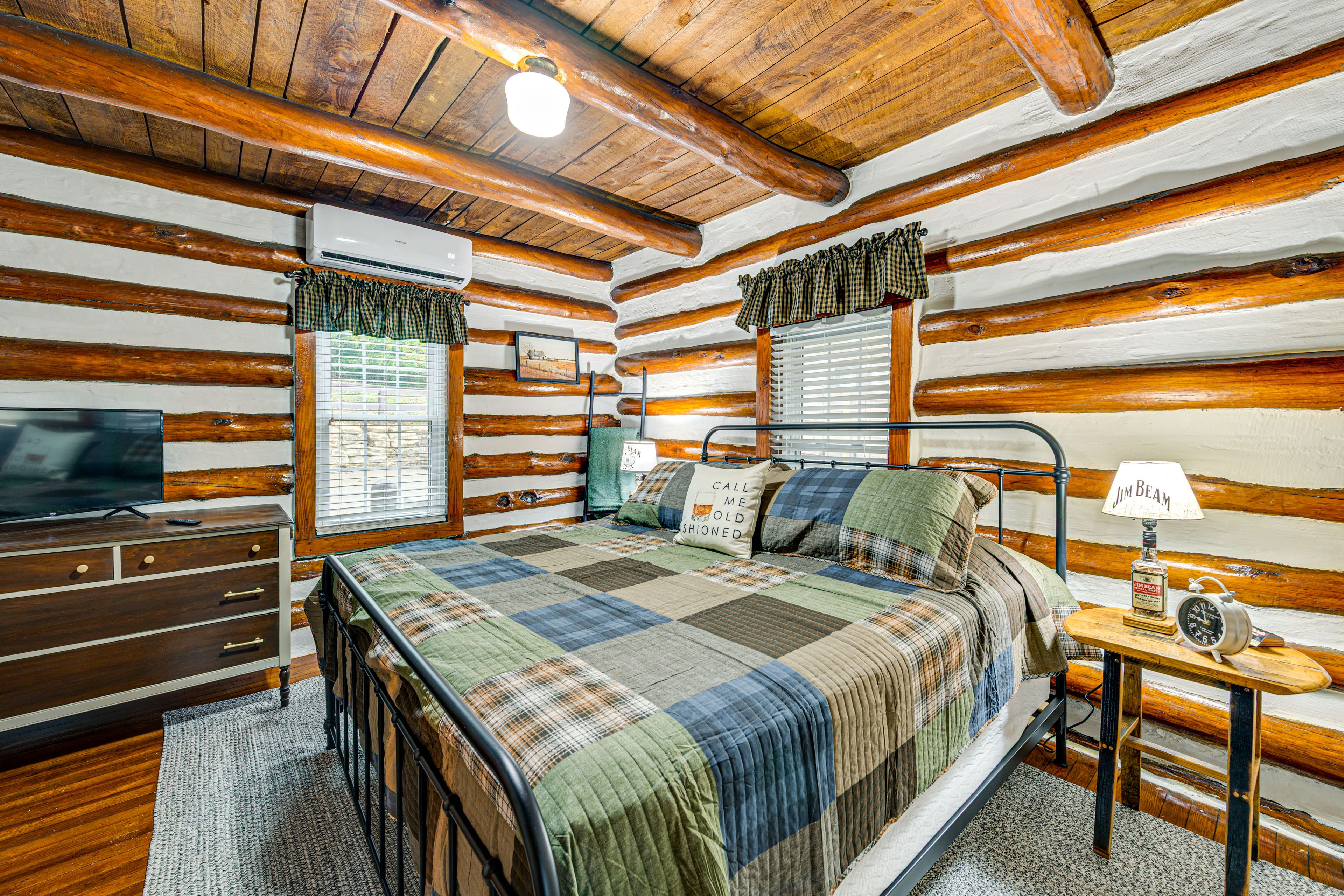 Bedroom 1 | King Bed | 1st Floor