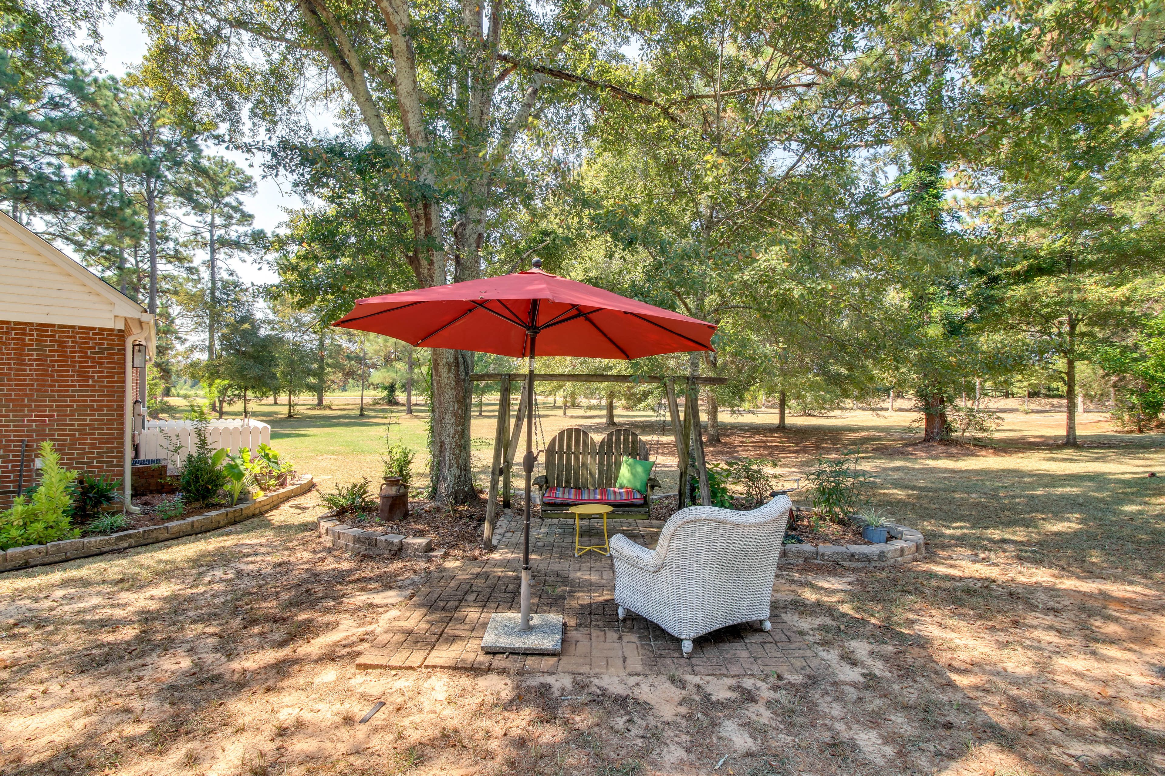Patio | Seating | Umbrella