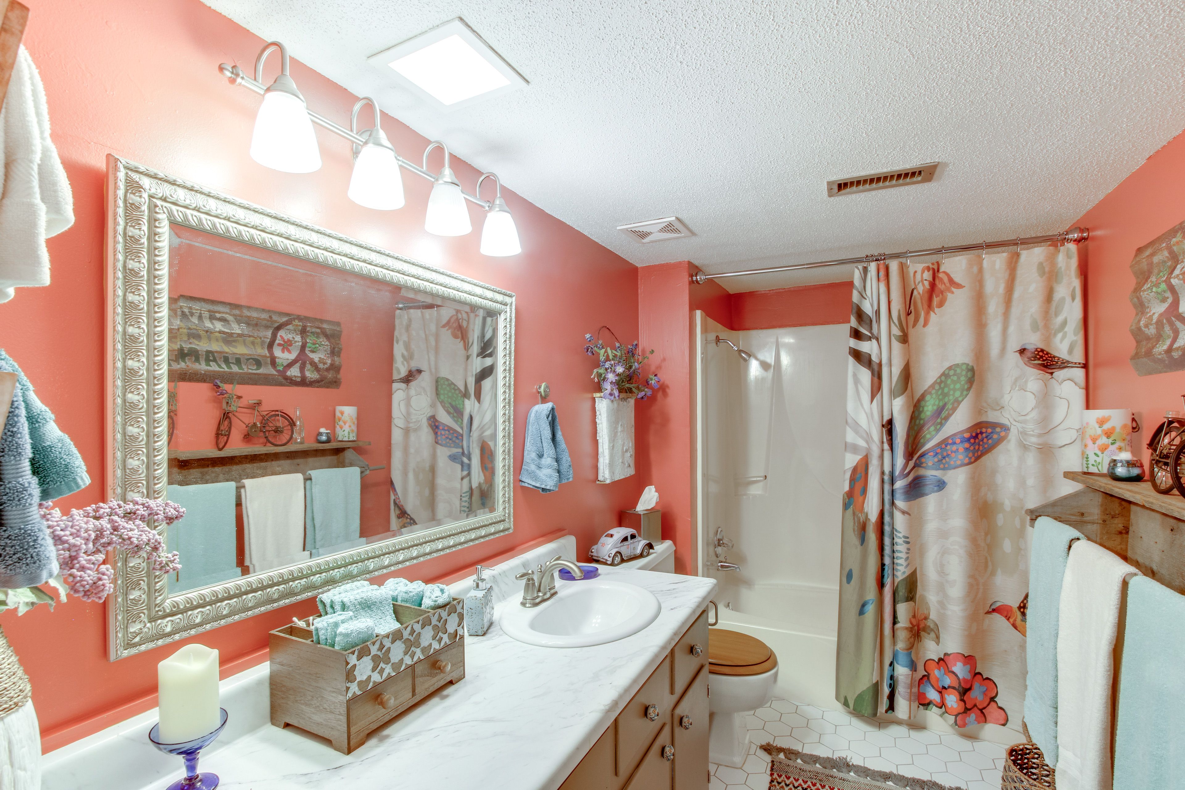 Full Bathroom | 1st Floor