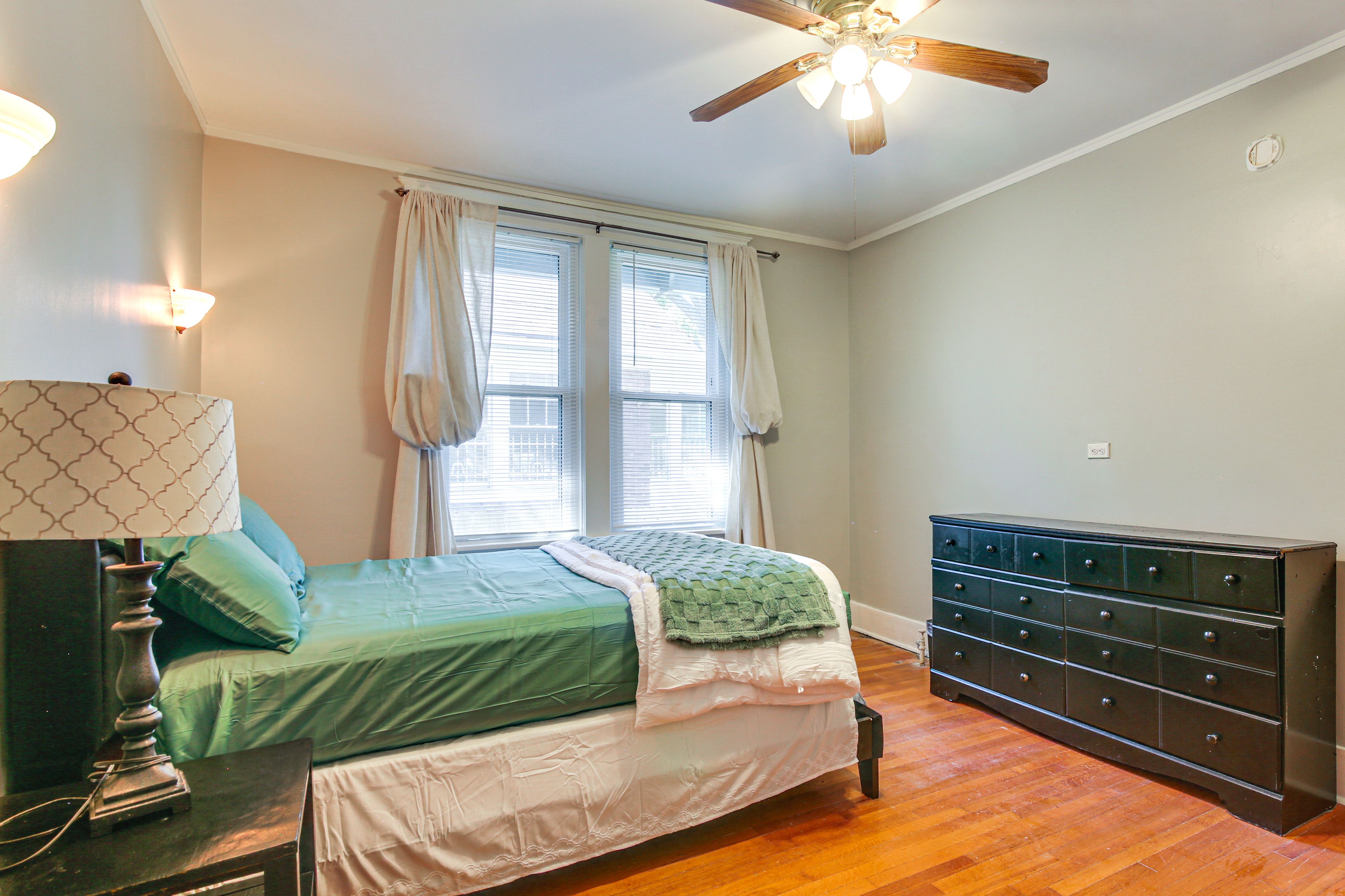 Bedroom 2 | Queen Bed