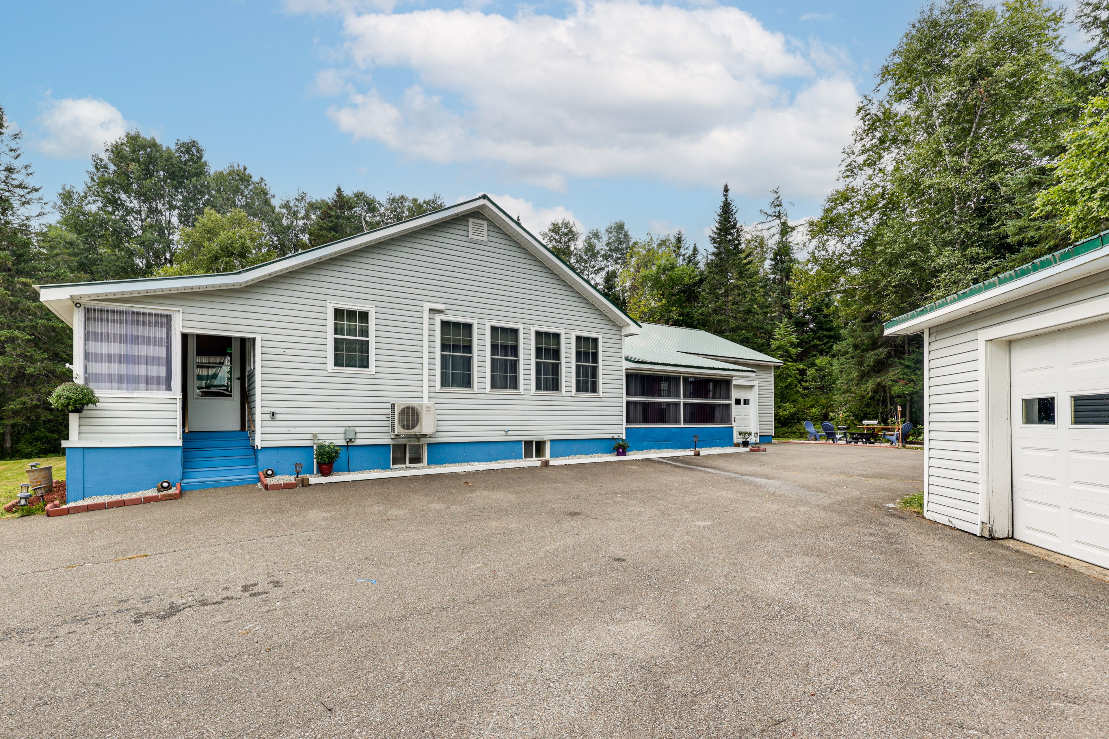 Parking | Driveway (5 Vehicles)