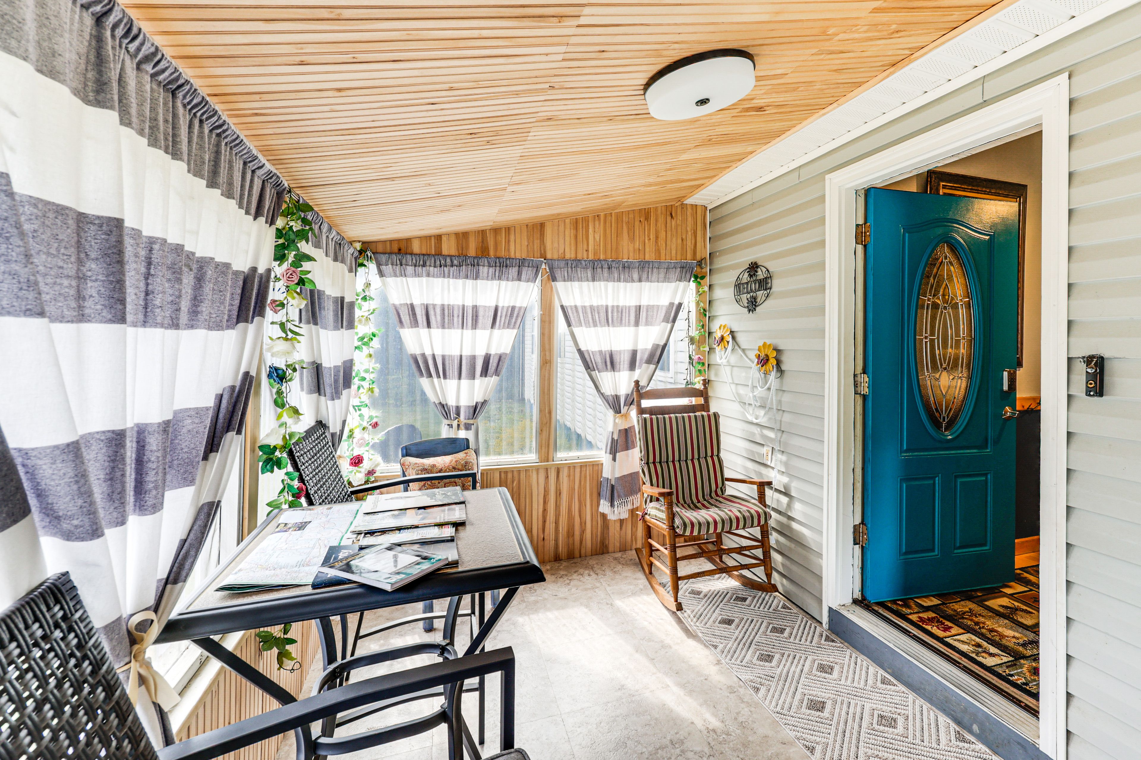 Screened Porch | Seating Area