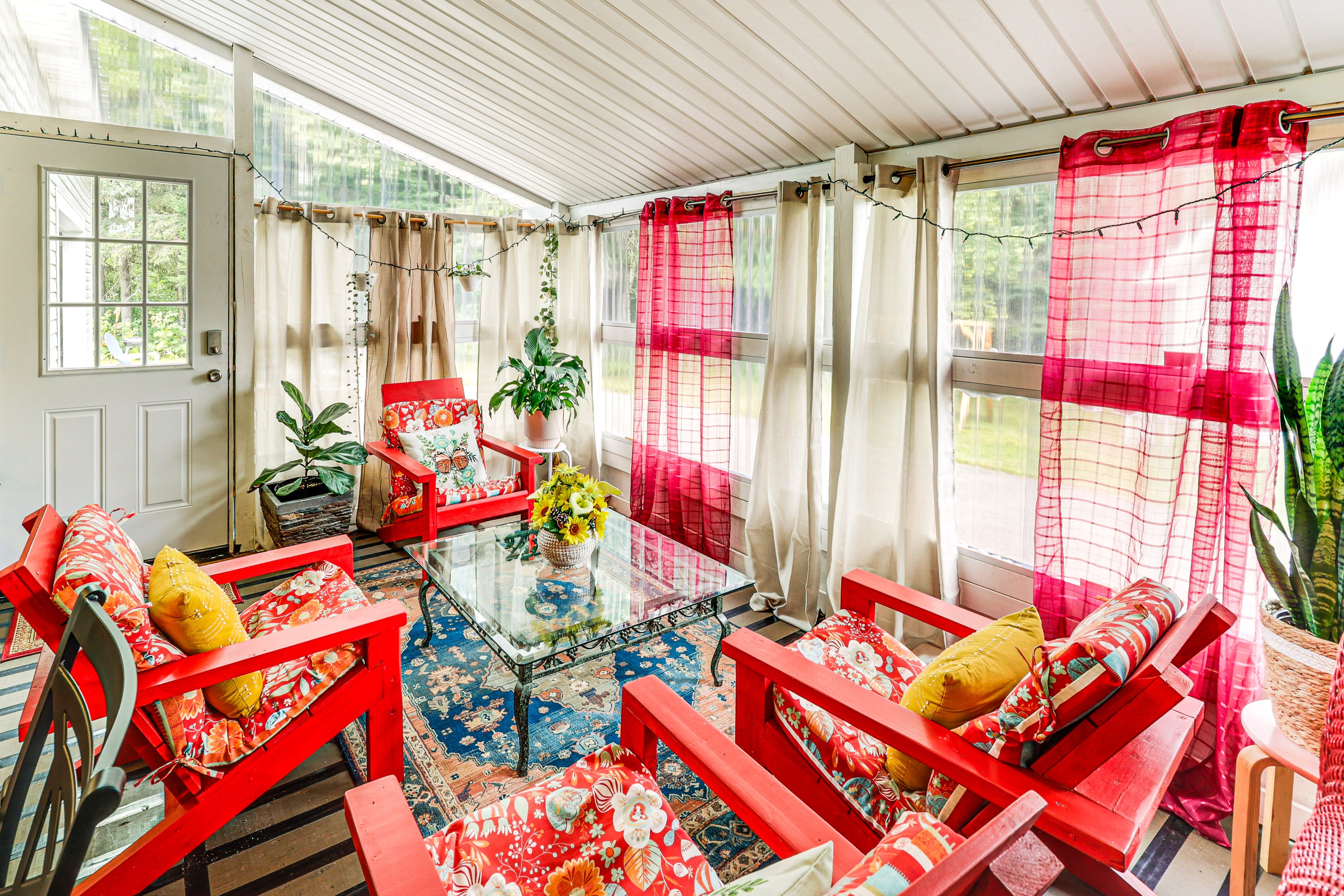 Crystal Vacation Rental | 3BR | 1BA | 2,650 Sq Ft | 7 Steps Required