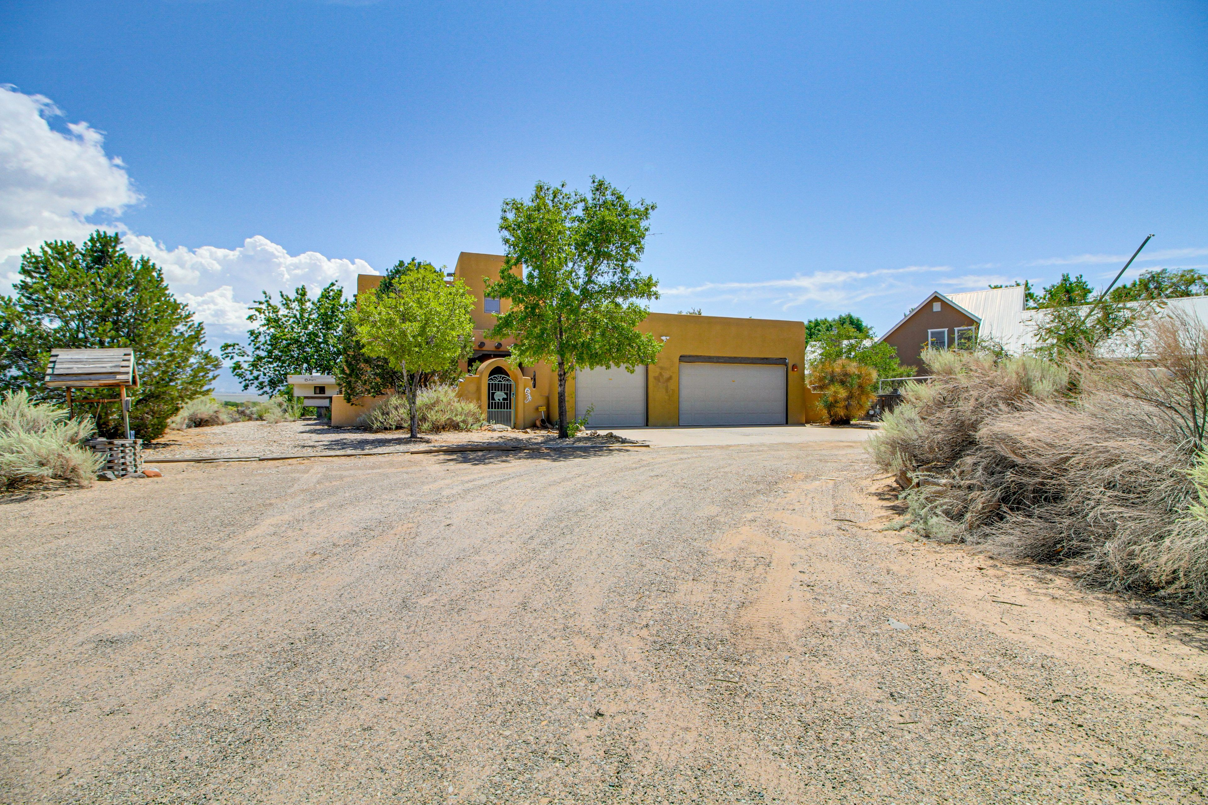 Parking | Driveway (6 Vehicles) | RV/Trailer Parking