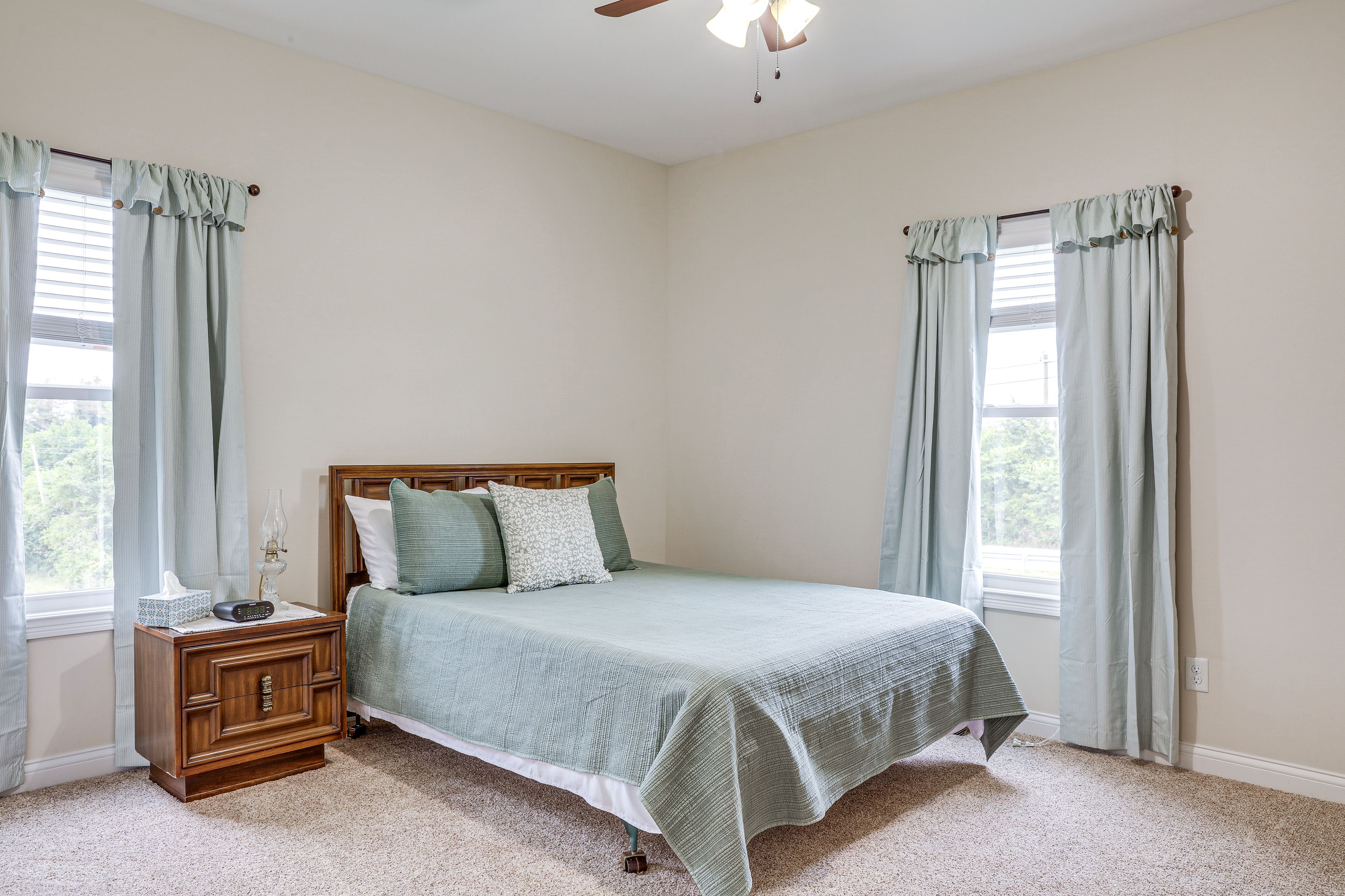 Bedroom 2 | Queen Bed