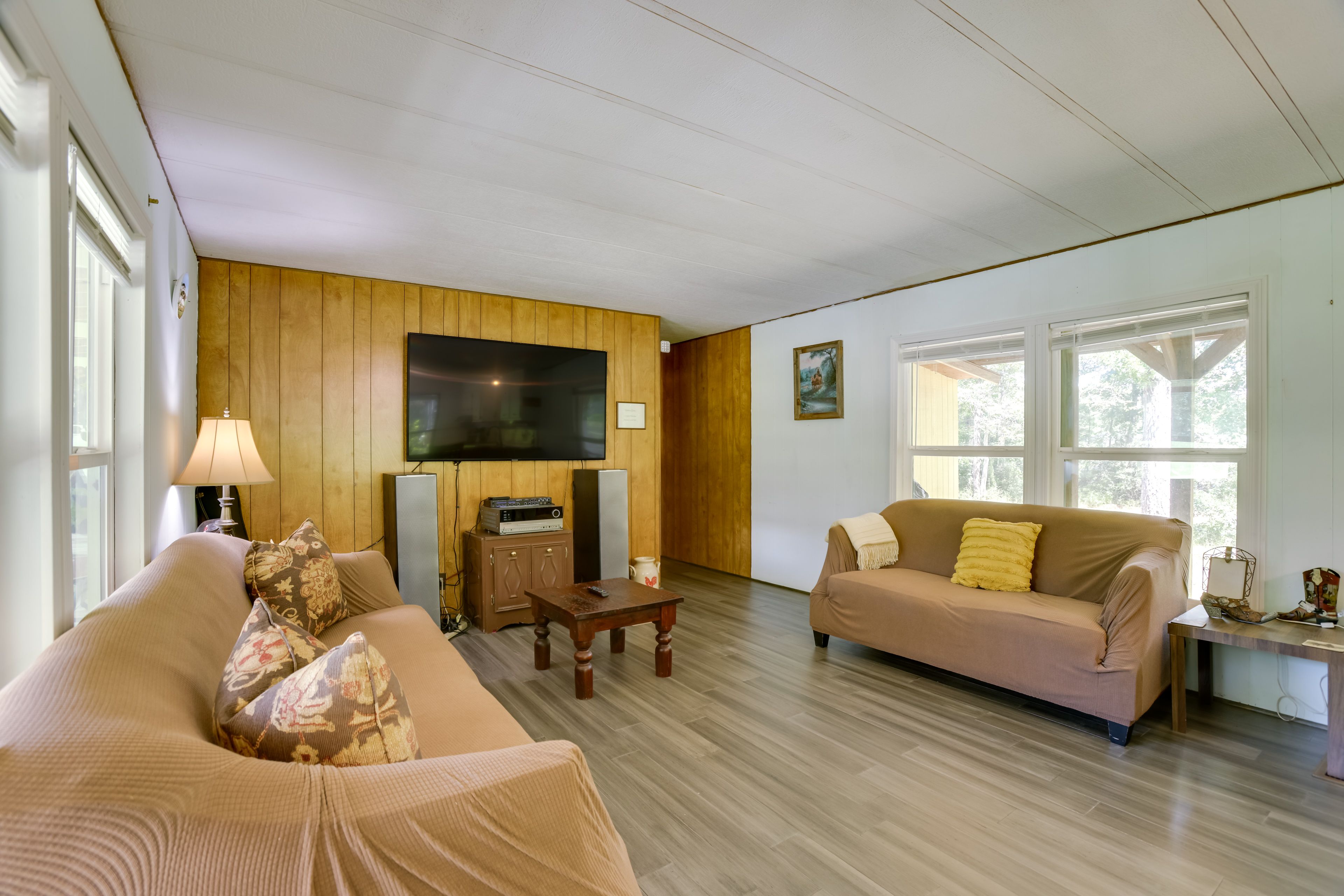 Living Room | Central Air Conditioning/Heat