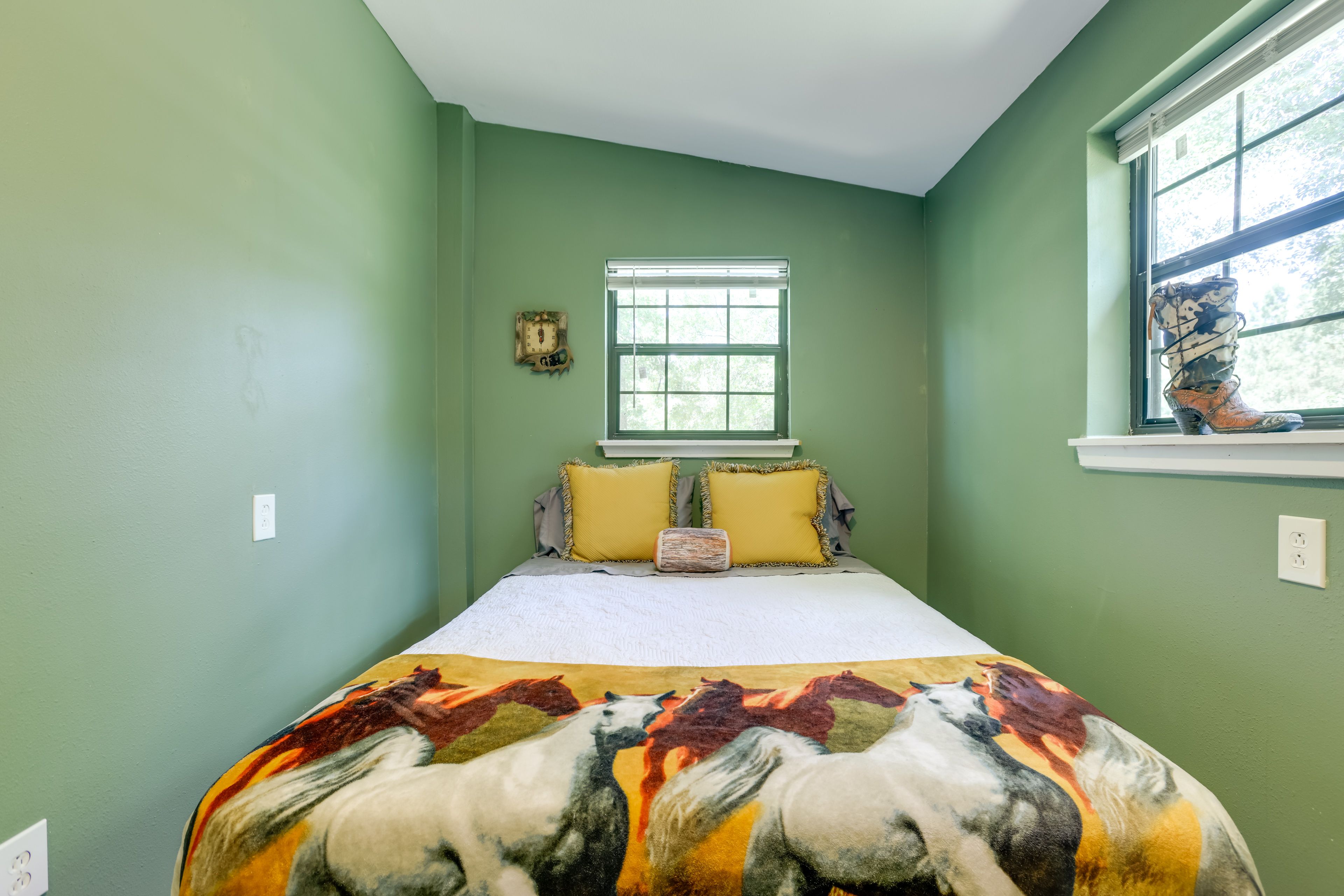 Bedroom 3 | Queen Bed | Twin Bed w/ Twin Trundle