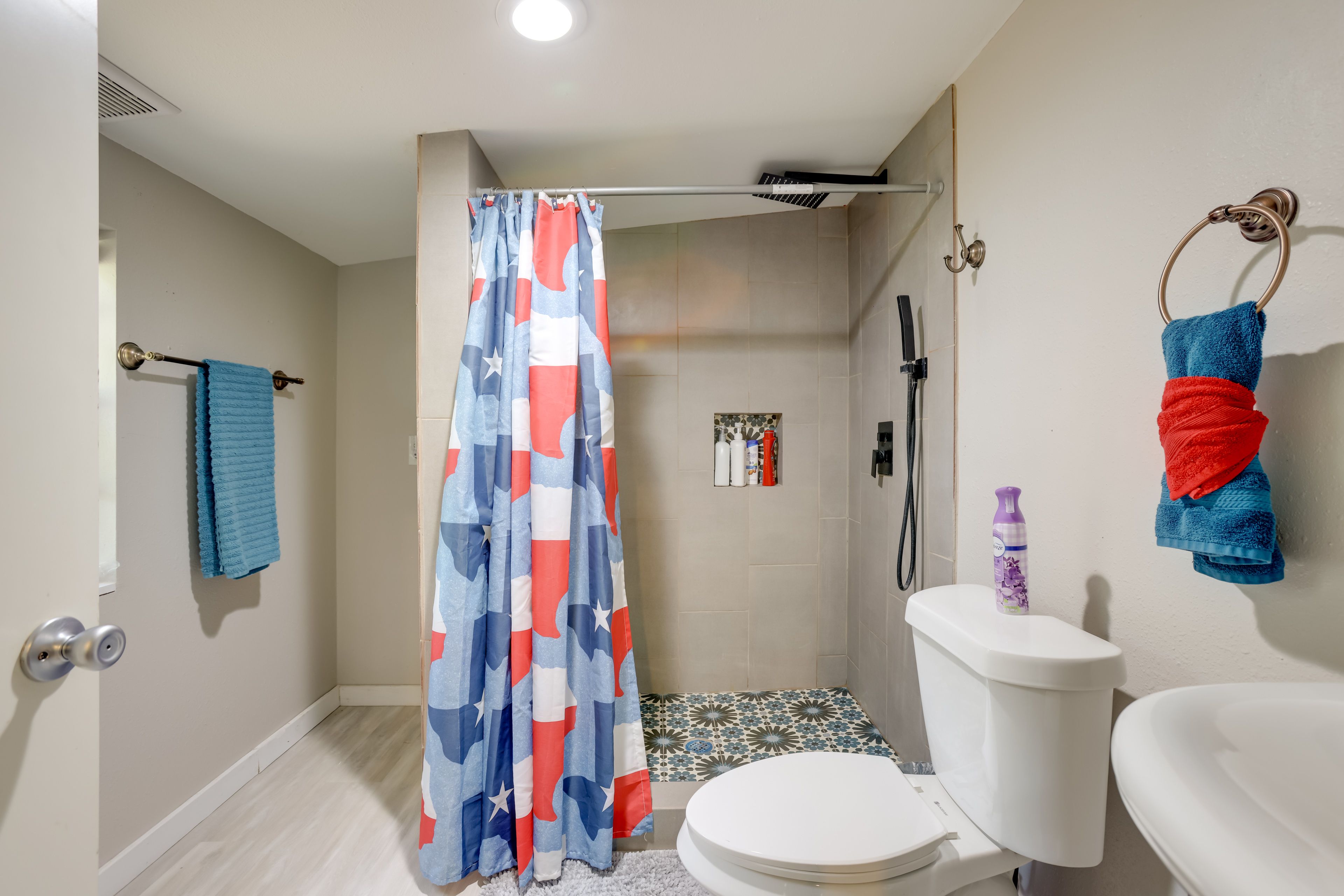 Bathroom | Towels Provided