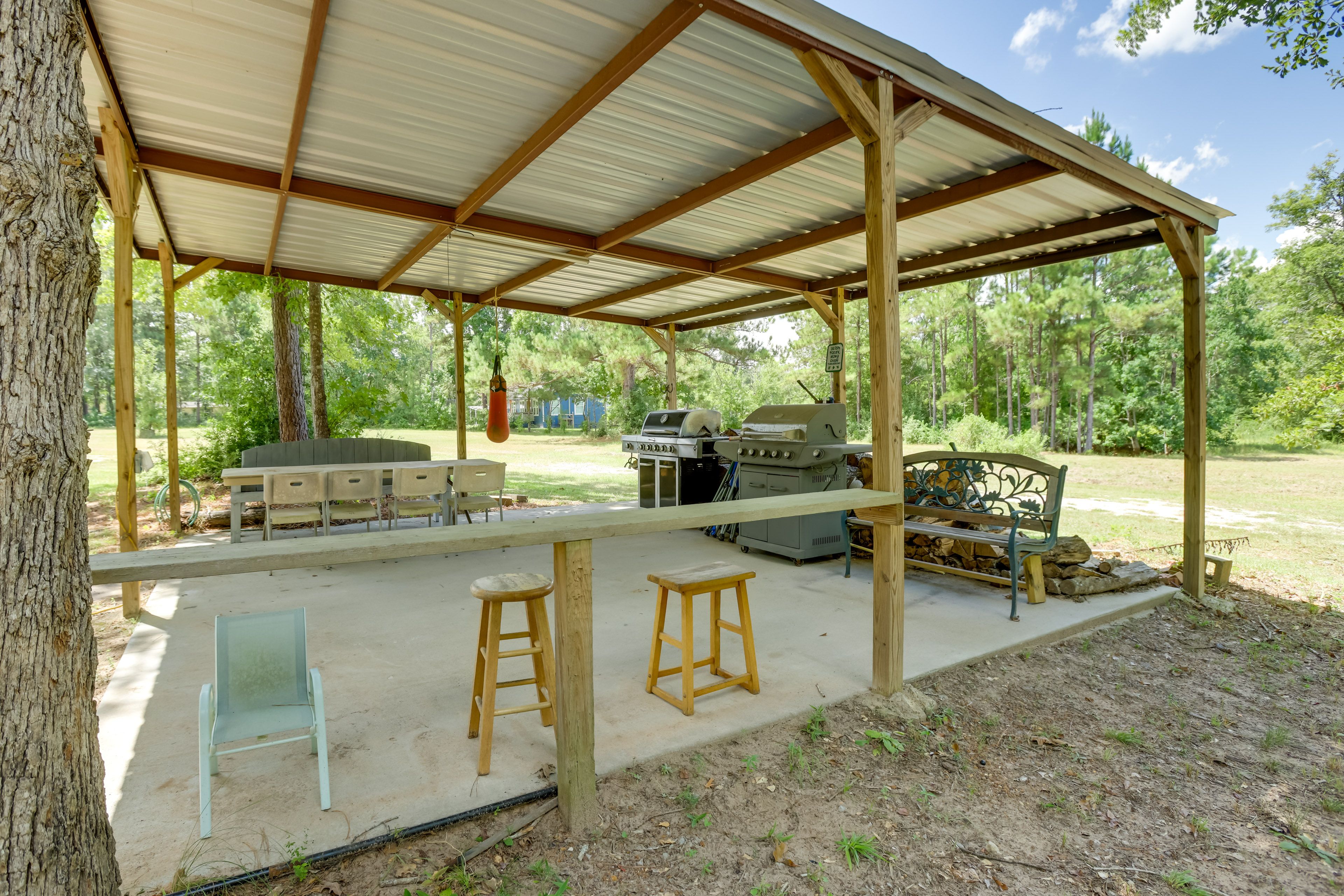 Pavilion | 2 Gas Grills | Dining Area