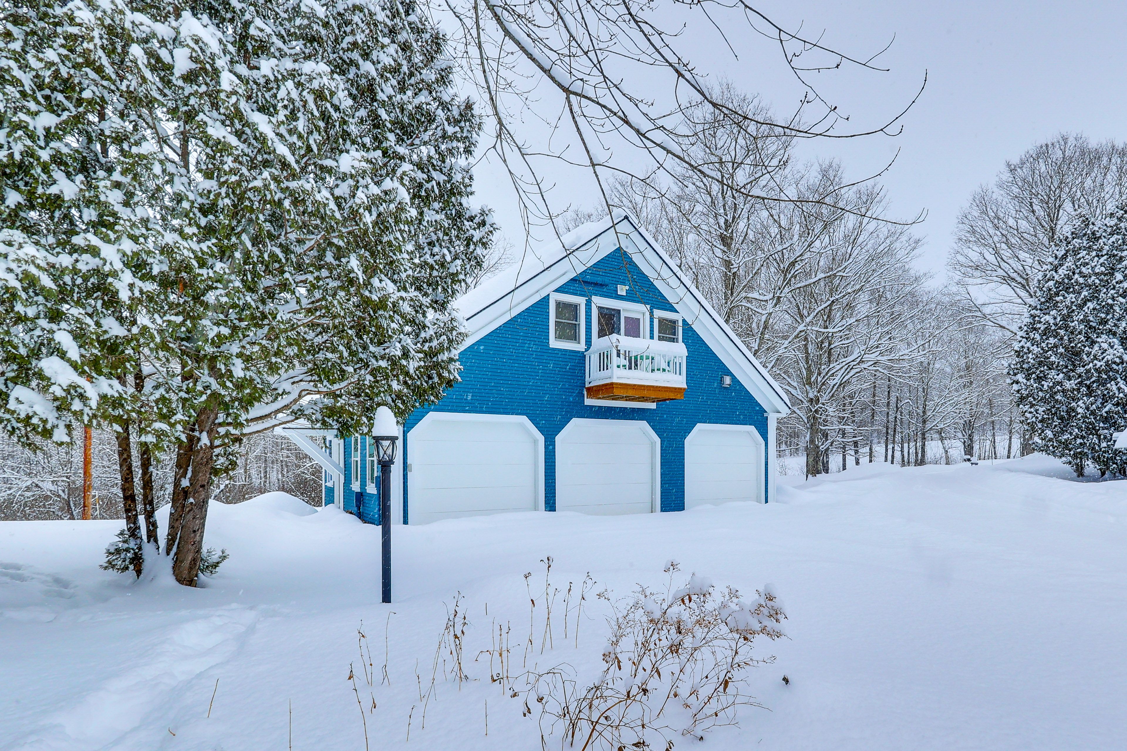 Rochester Vacation Rental | 1BR | 1BA | Stairs Required to Enter | 700 Sq Ft