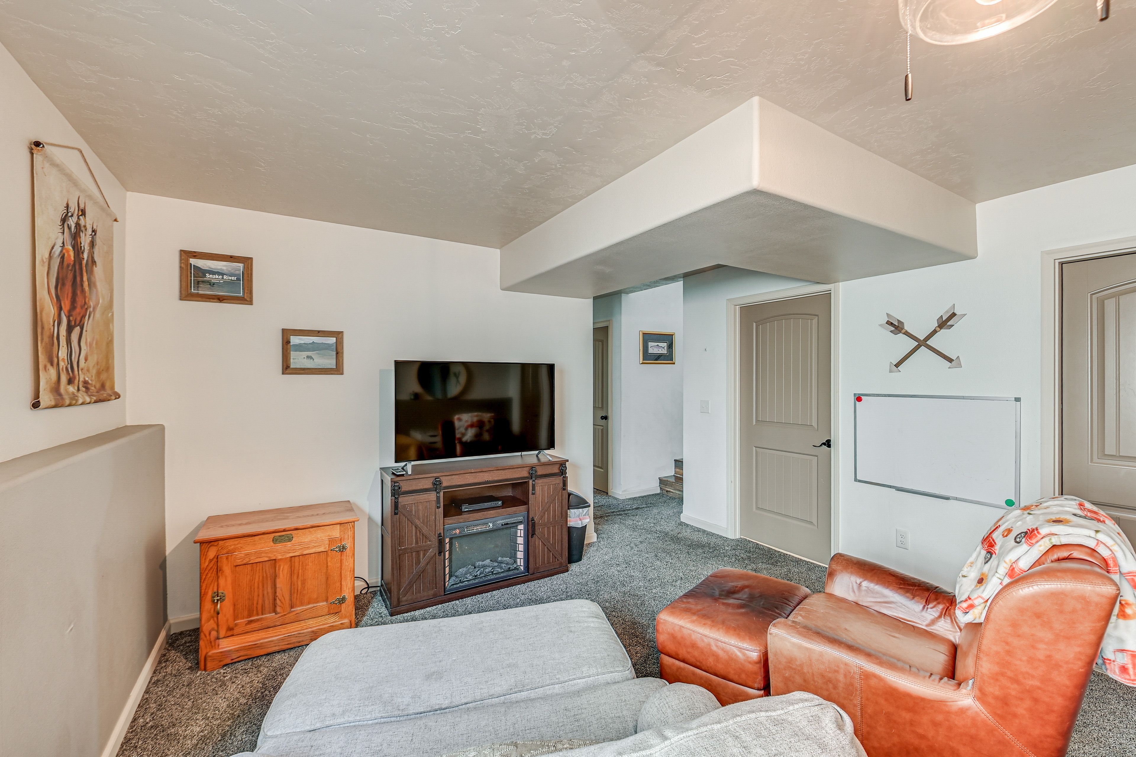Den | 1st Floor | Central A/C & Heating | Kid-Friendly Amenities