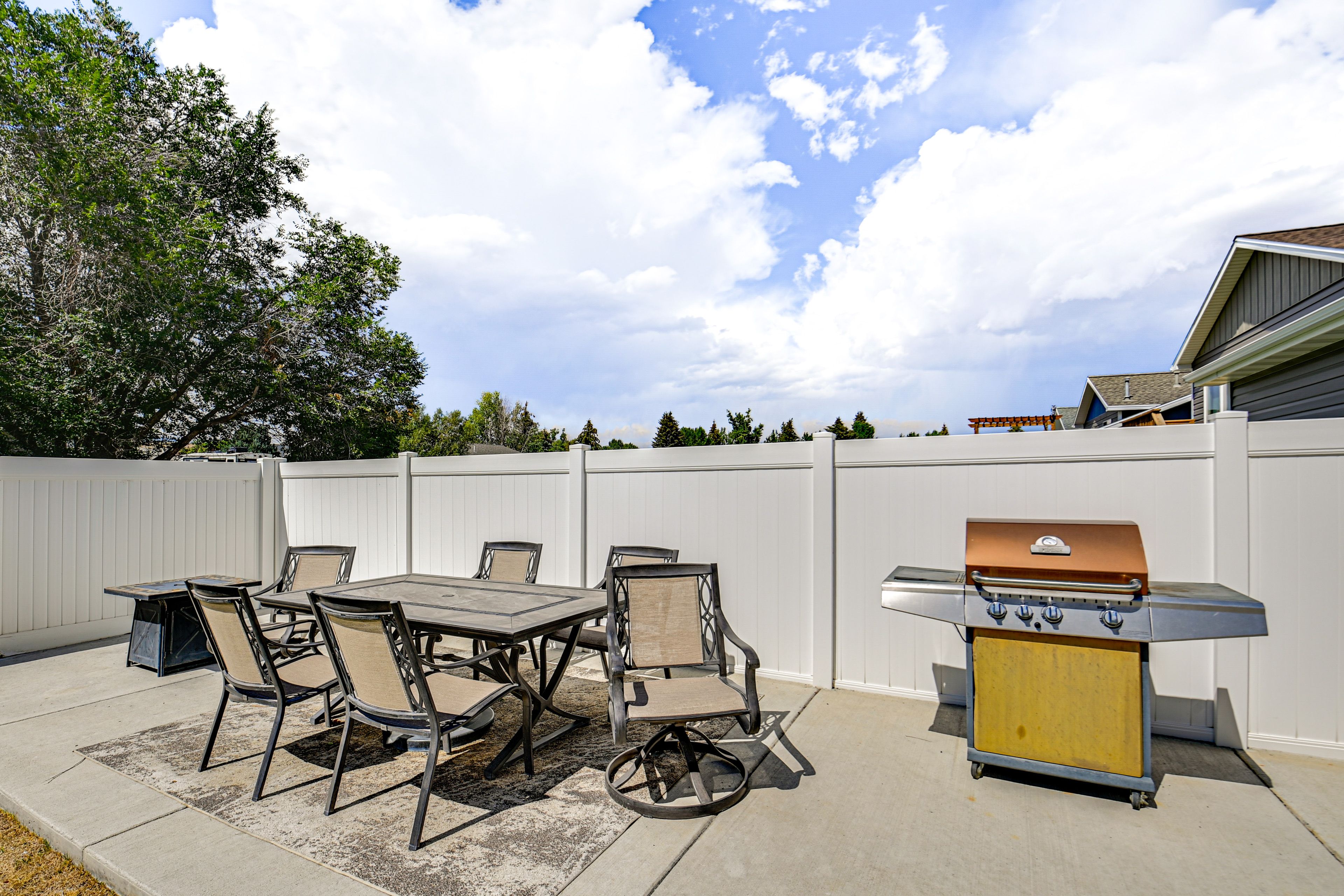 Cody Vacation Rental | 3BR | 2BA | 1,824 Sq Ft | Stairs Required to Access